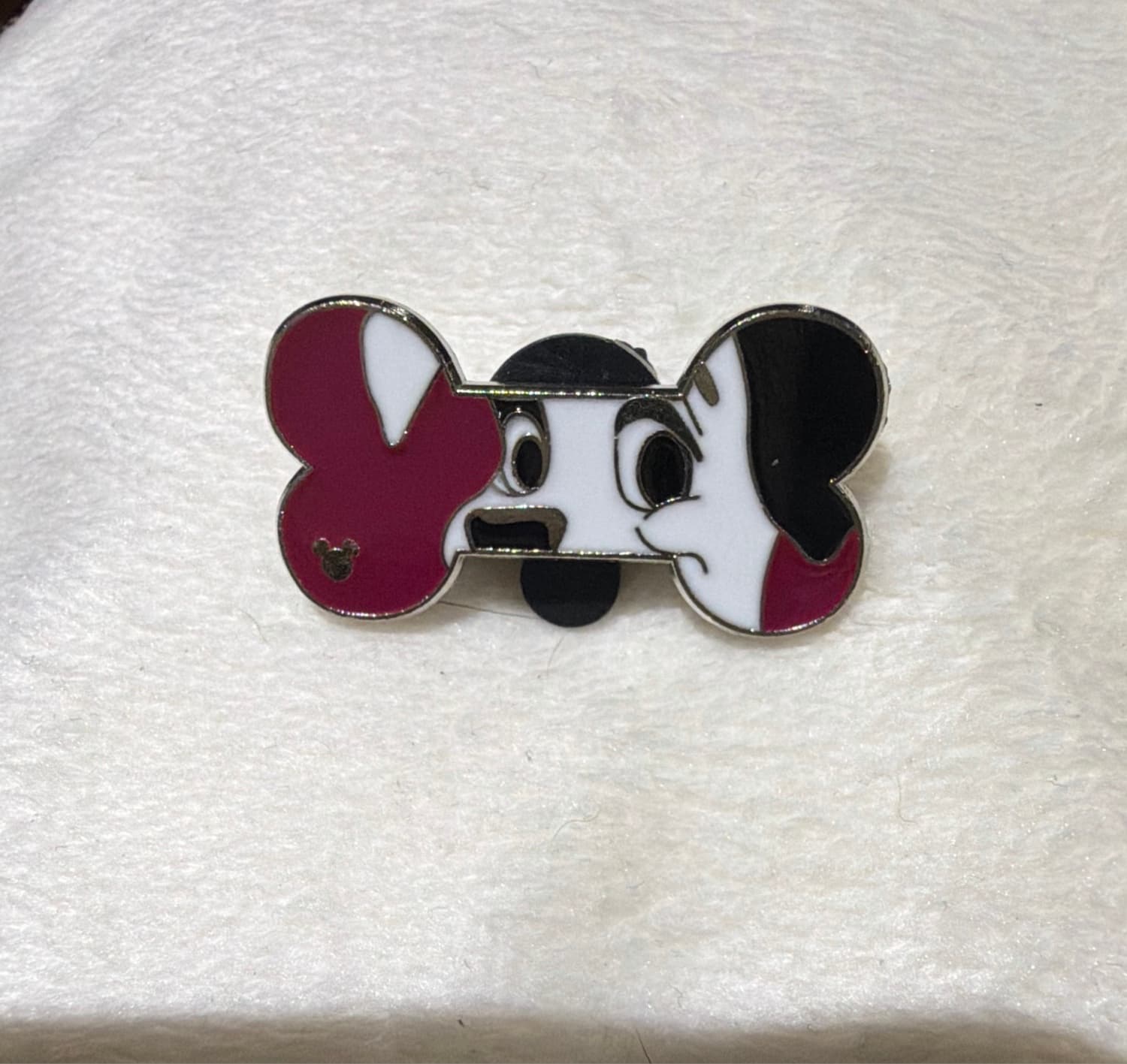 2017 Hidden Mickey - Disney Dog Bones
