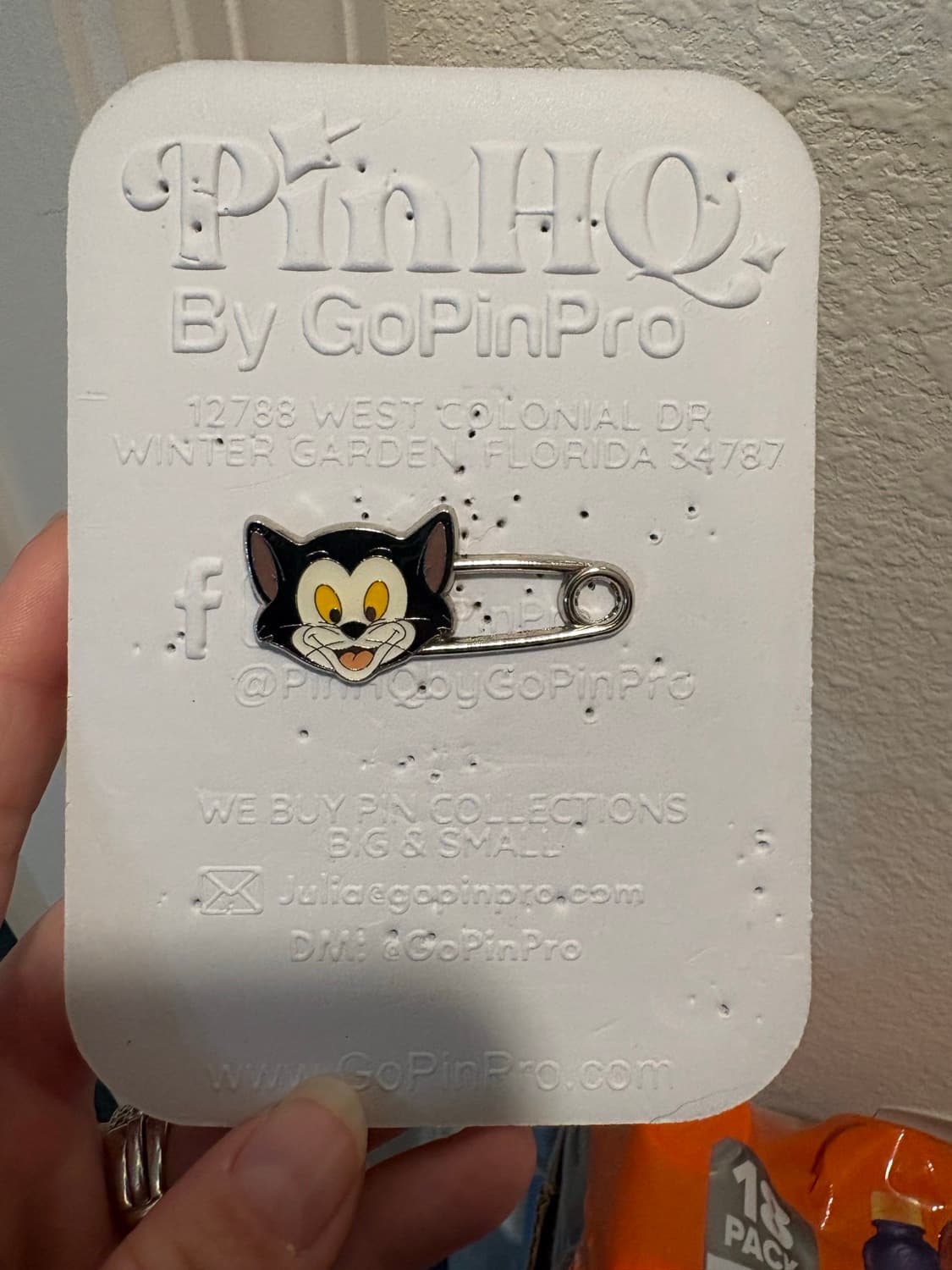 HKDL Safety Pin - Figaro