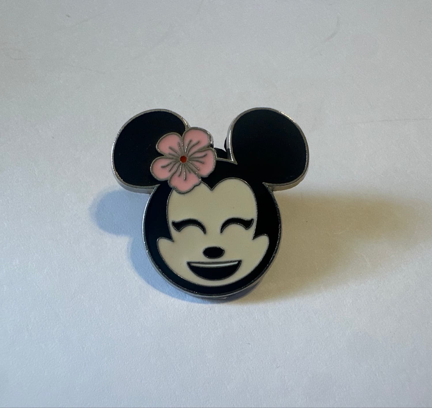 Minnie Mouse Emoji Aulani Hawaiian Flower Pin