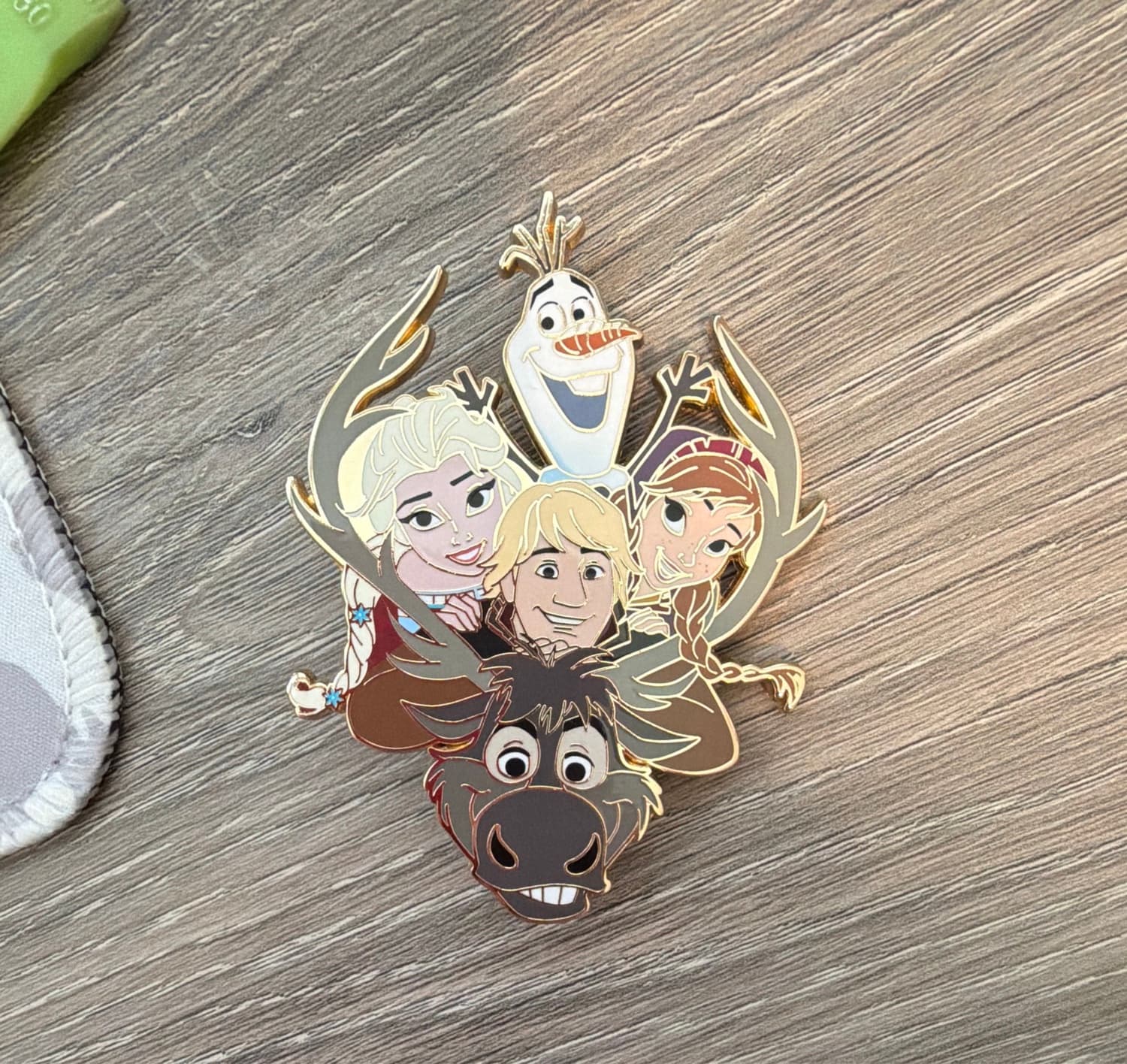 Frozen Kristoff Olaf Anna Elsa Sven Jumbo Pin