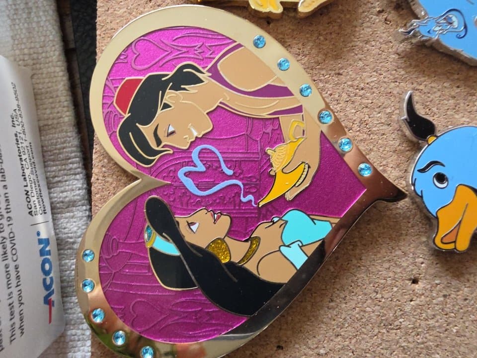 WDI MOG Jasmine Aladdin Valentines Day Pin LE 300 front