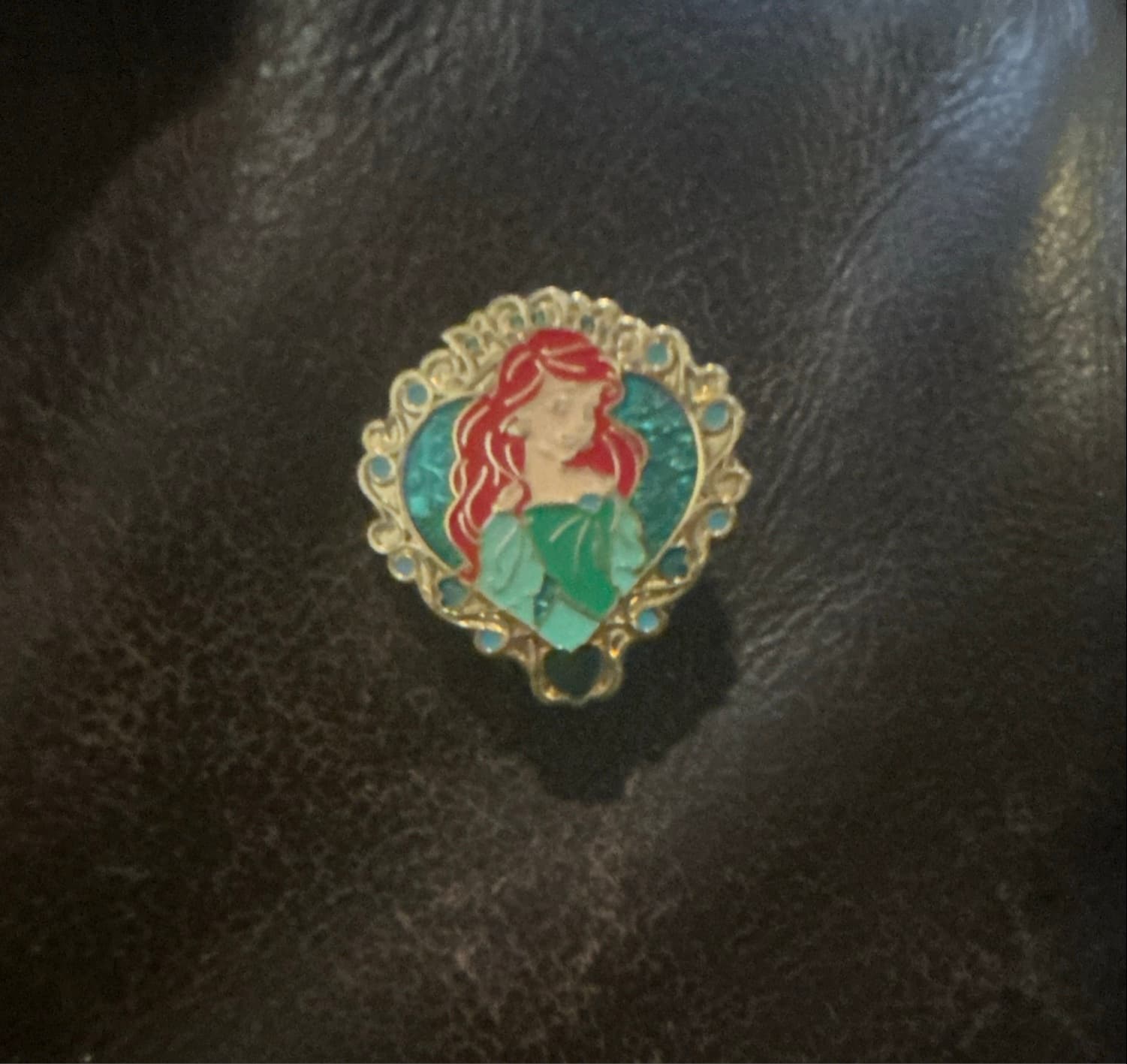 Princess Glitter Portrait Ariel Pin - The Little Mermaid