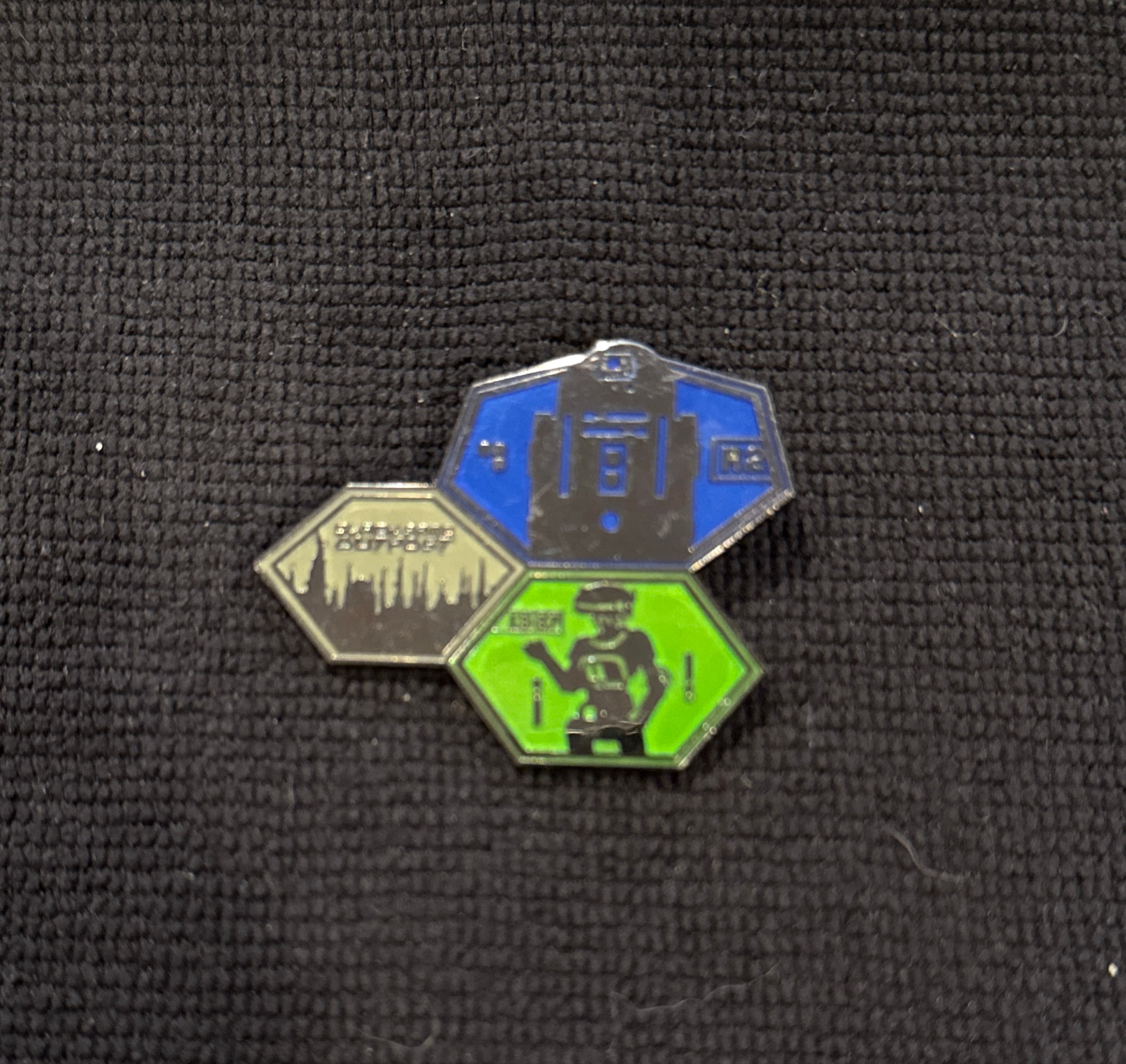 Black Spire Outpost - R2-D2 & L3-37 front