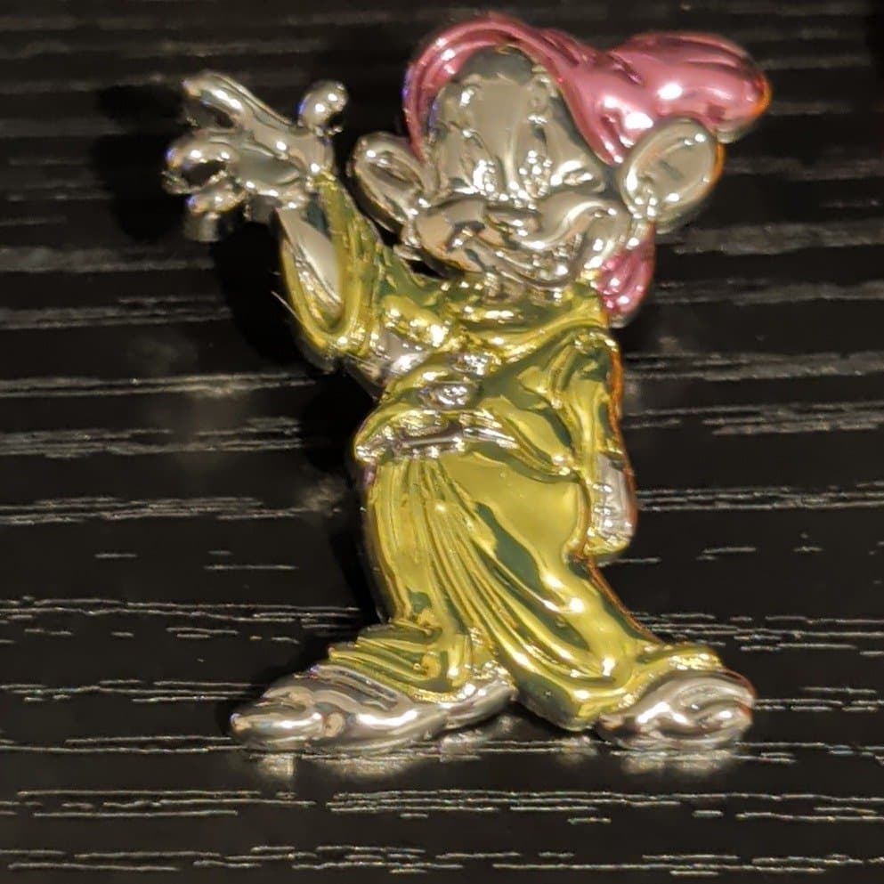 Disney Parks 2024 Seven Dwarfs Dopey Sculpted Metallic 3D Pin
