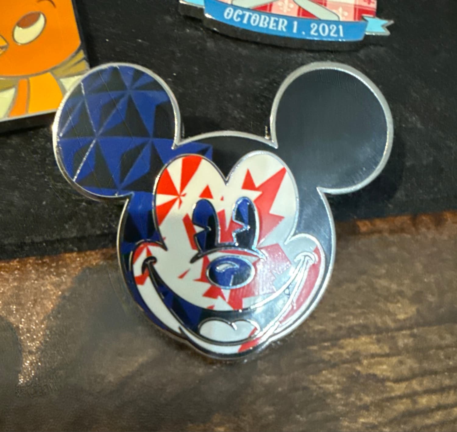 Mickey Mouse Epcot American Icon Pin front