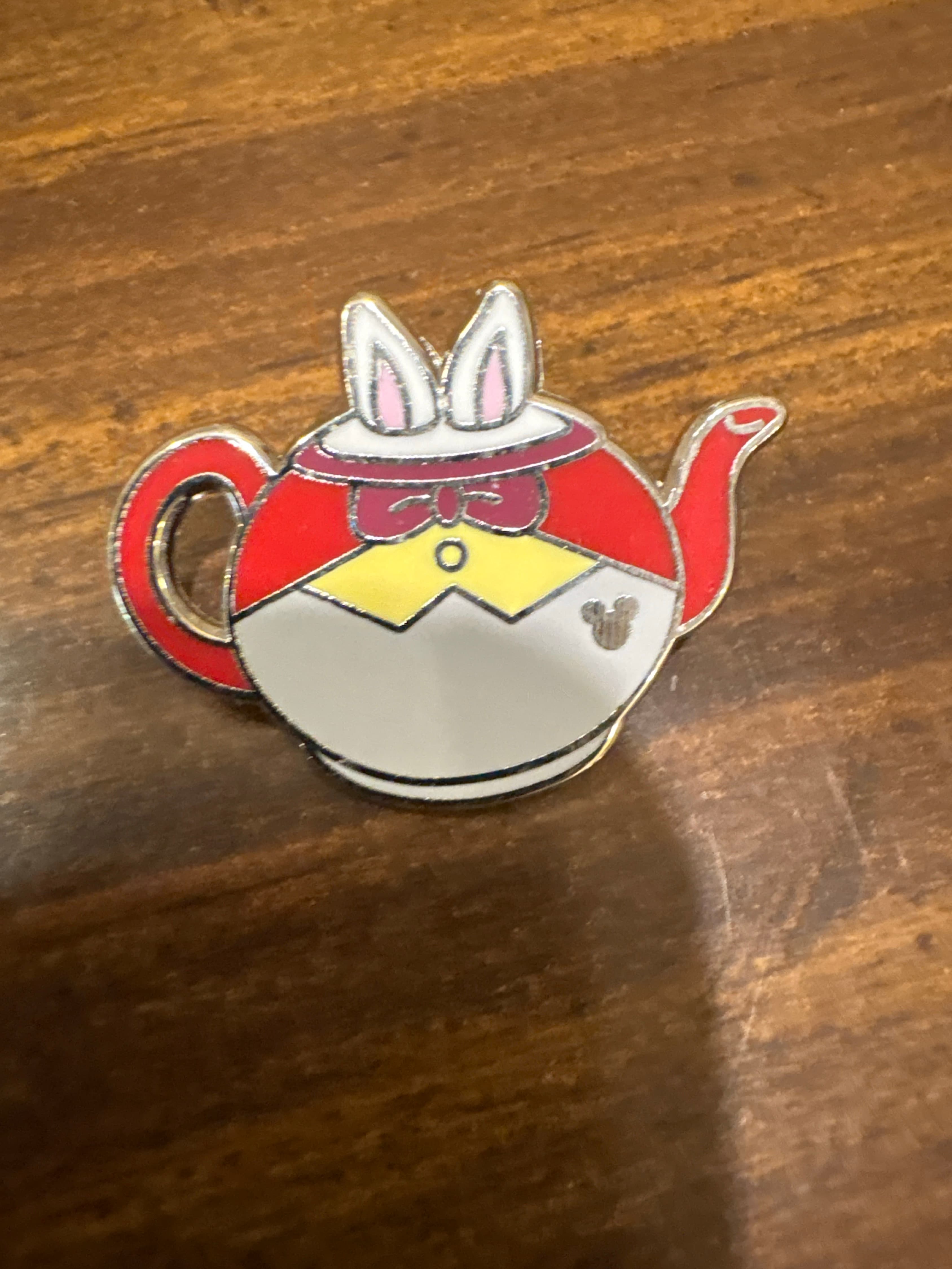 Alice in Wonderland White Rabbit Teapot front