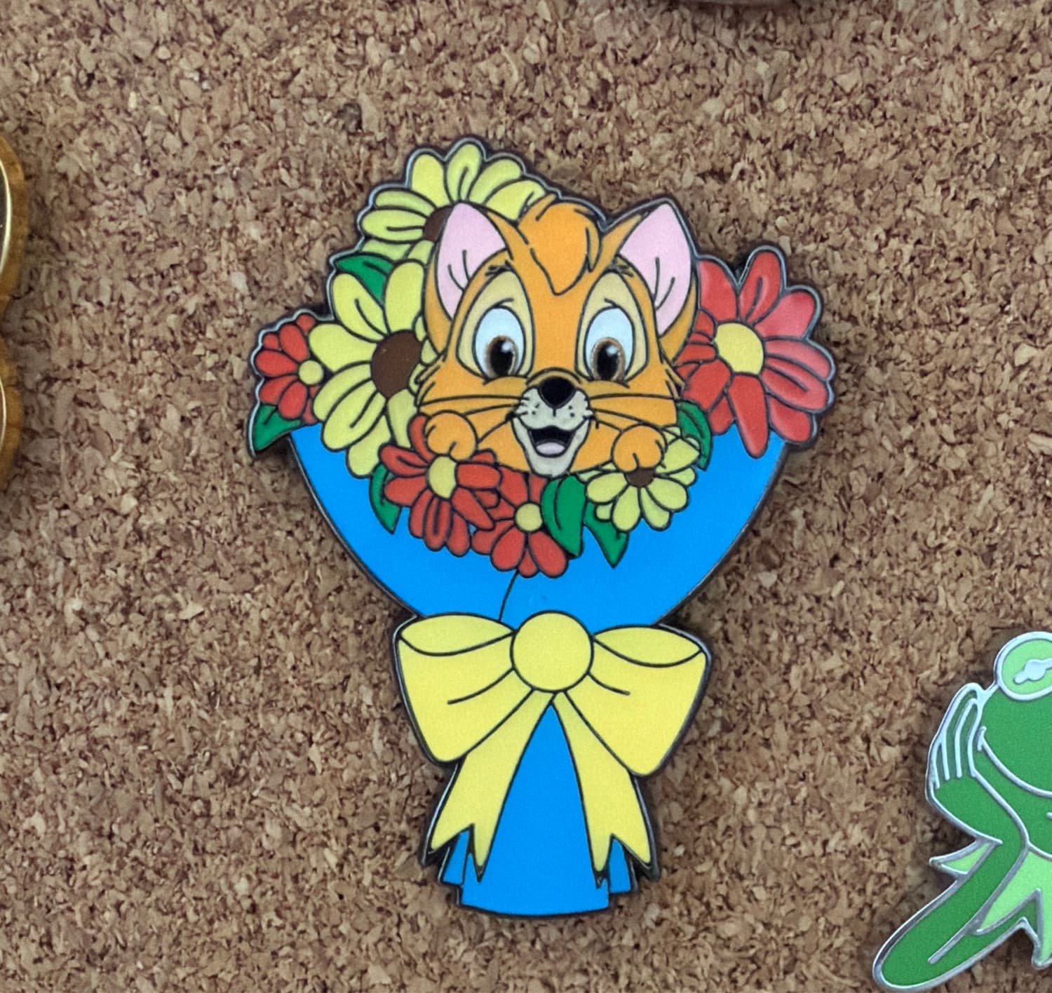Oliver - Disney Cat Flower Bouquets Set - Mystery Pin