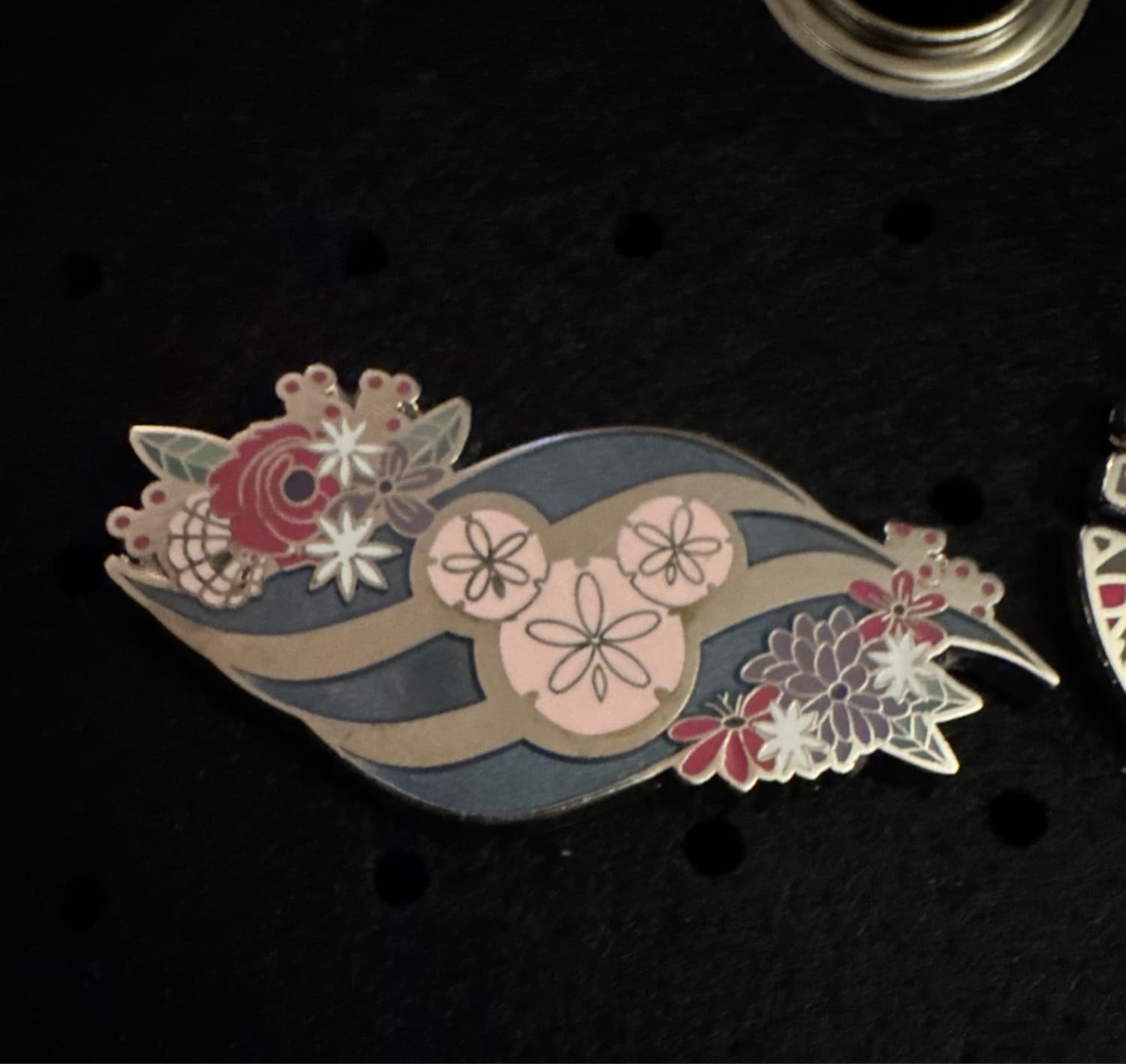 Mickey Mouse Flowers and Sand Dollars Wave Logo front