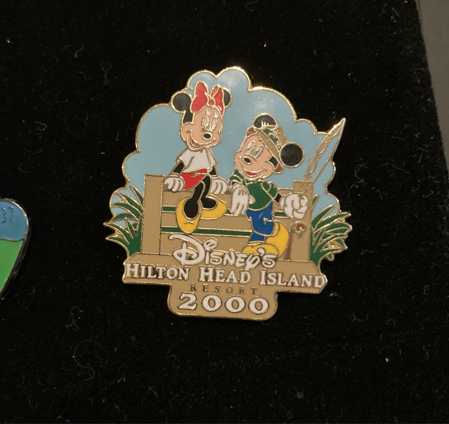 Mickey & Minnie Mouse Fishing at Disney's Hilton Head Island Resort 2000 Pin