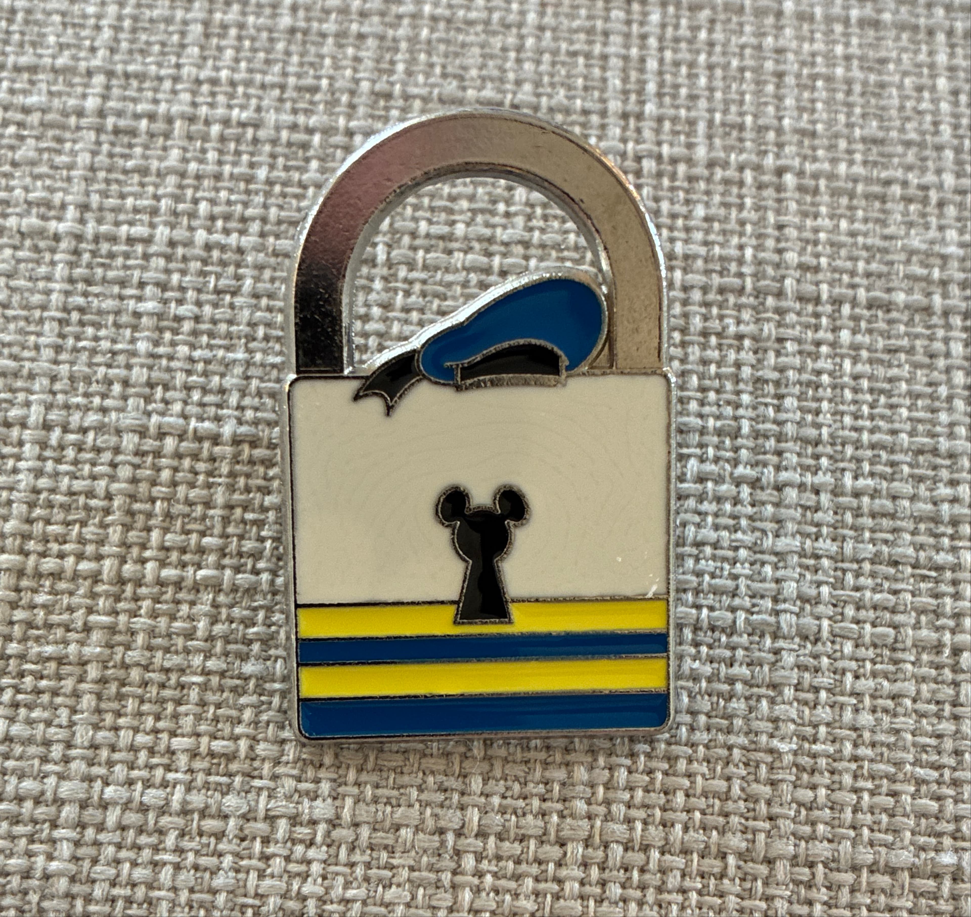 Donald Duck Lock Padlock Pin
