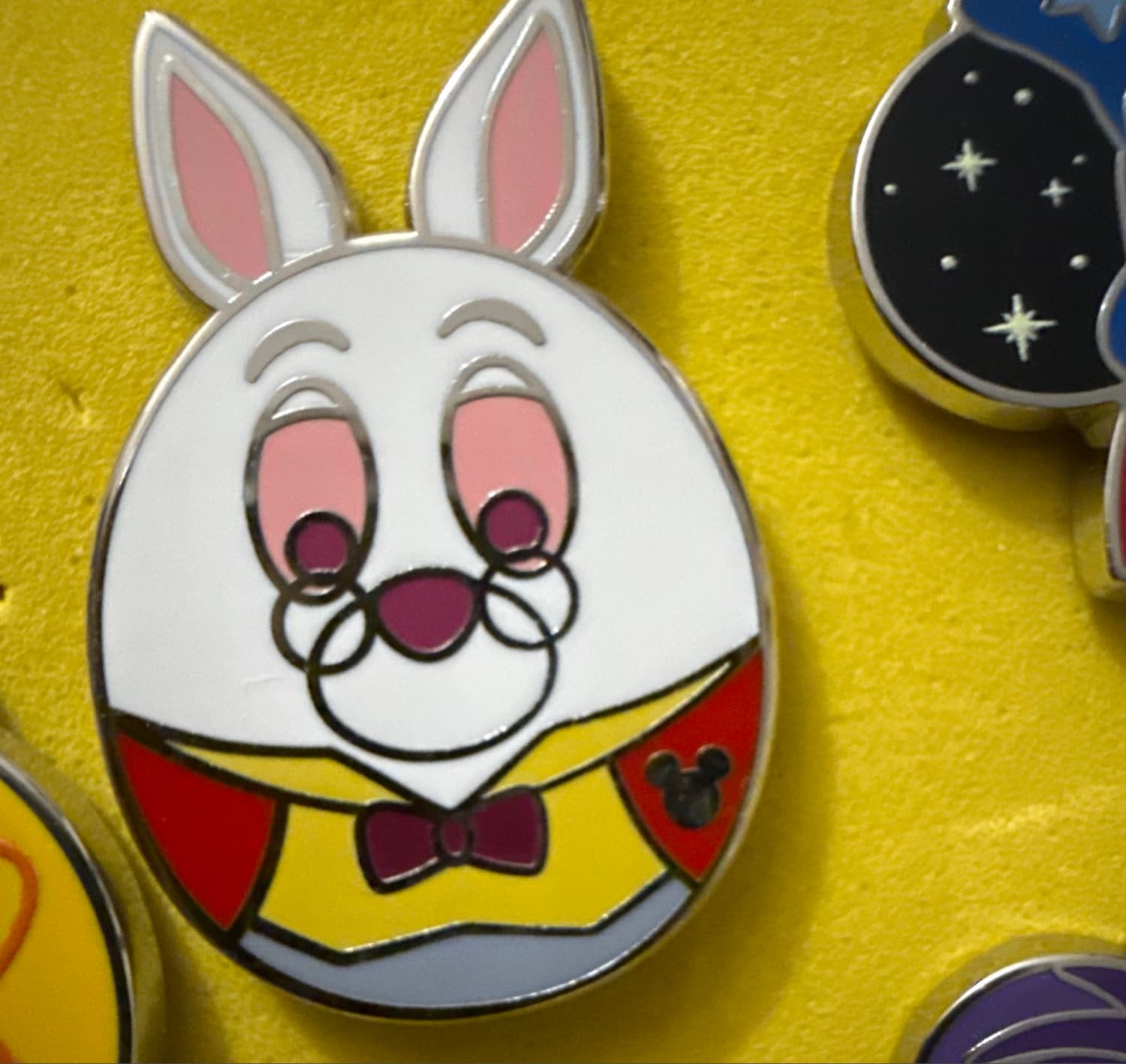 White Rabbit - DLR/WDW Hidden Disney Series 2022: Rabbit Eggs