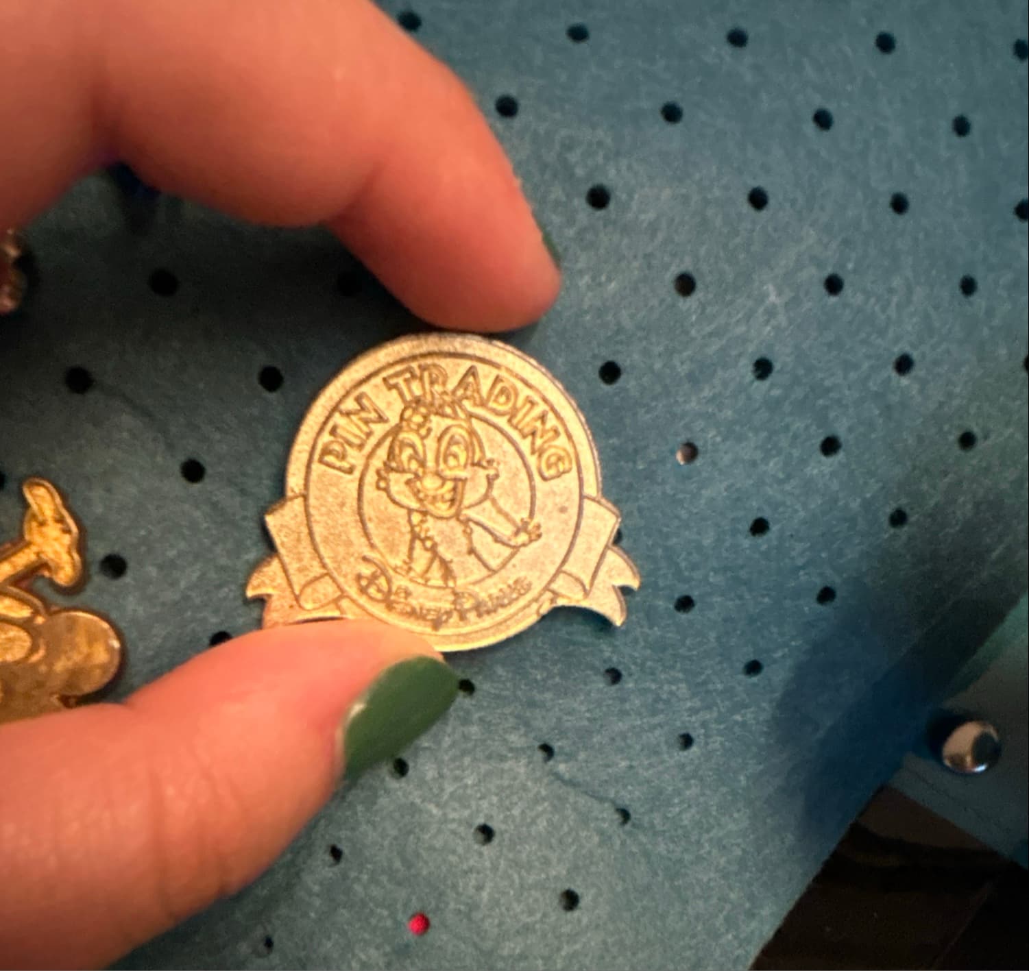 Gold Dale - Keep On Pin Trading Disney Parks Logo Mystery Collection