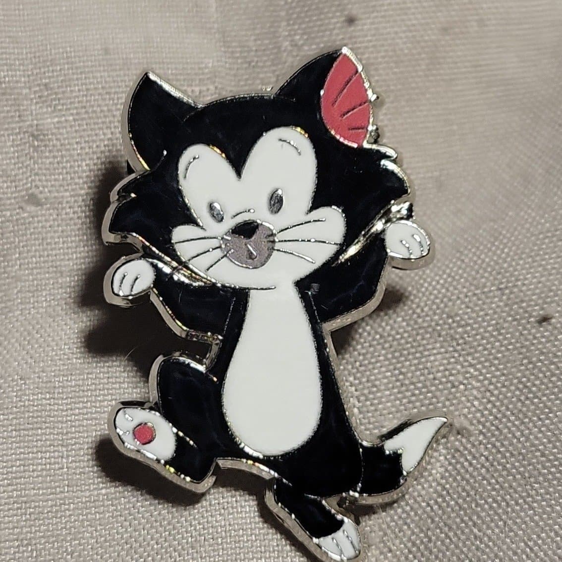 Figaro Standing with Paw Lifted - Pinocchio front