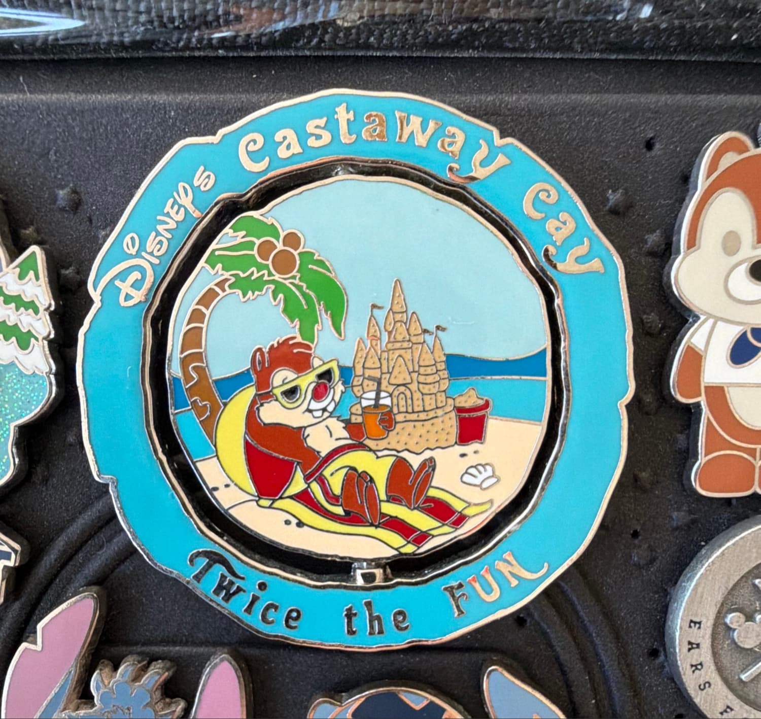 Disney Pin 68069 DCL Castaway Cay Twice The Fun Chip & Dale Spinner