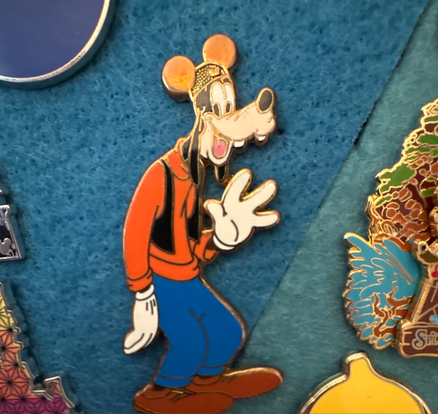 Goofy Waving front
