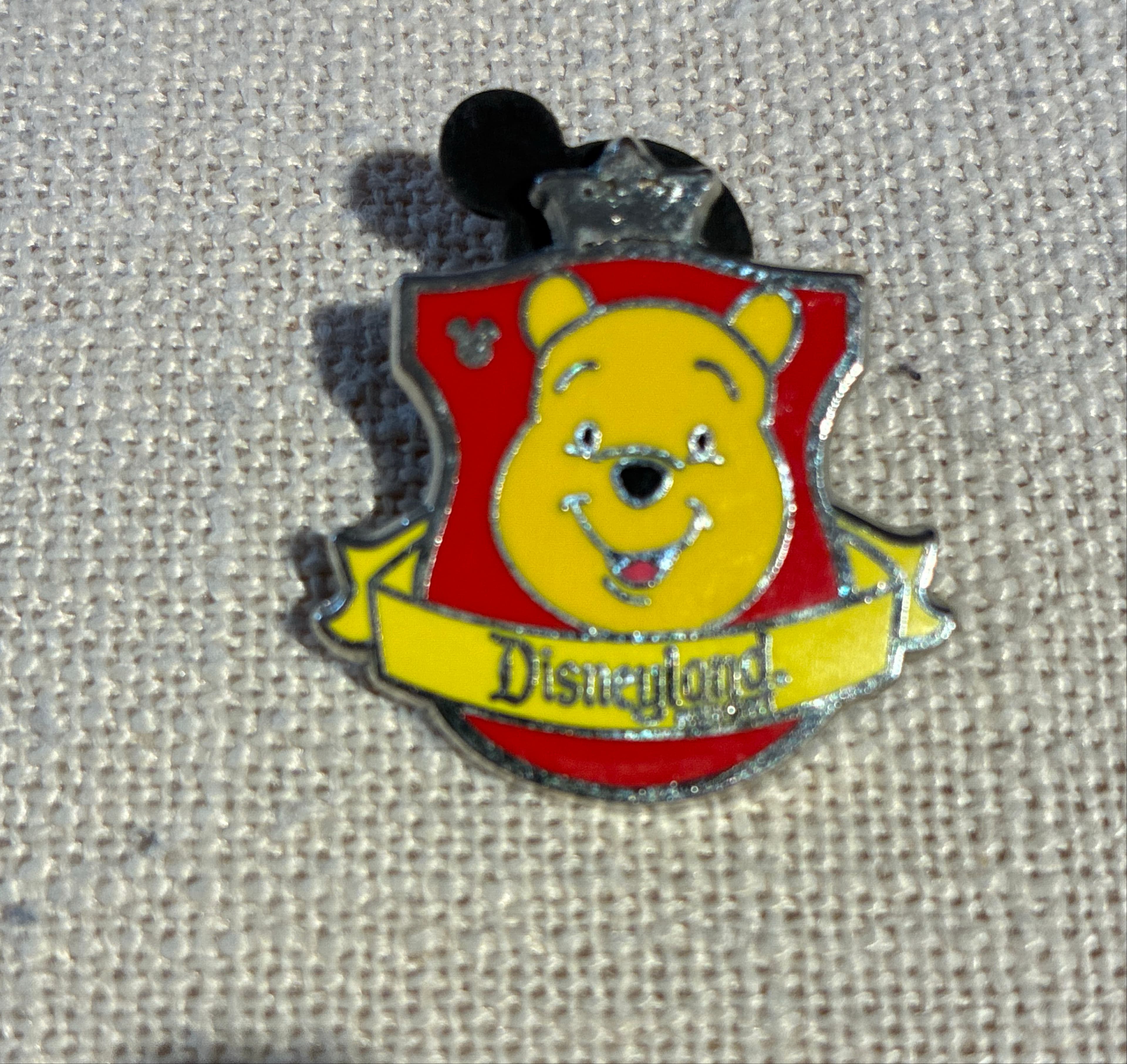 Winnie the Pooh - 2012 Hidden Mickey - Crest Collection front