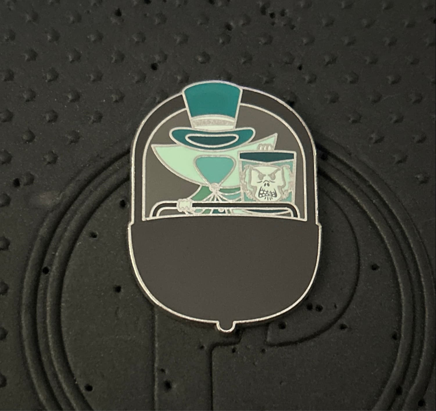 Hatbox Ghost in Doombuggy with Gus - Haunted Mansion O'Pin House