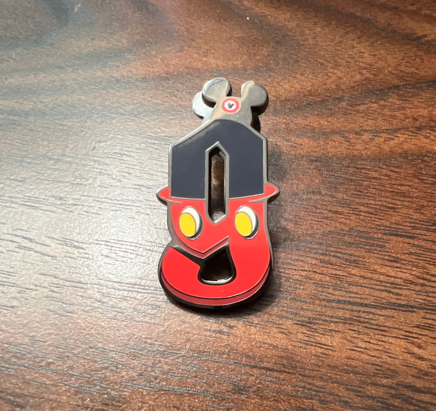 Mickey Mouse 'G' Letter Pin
