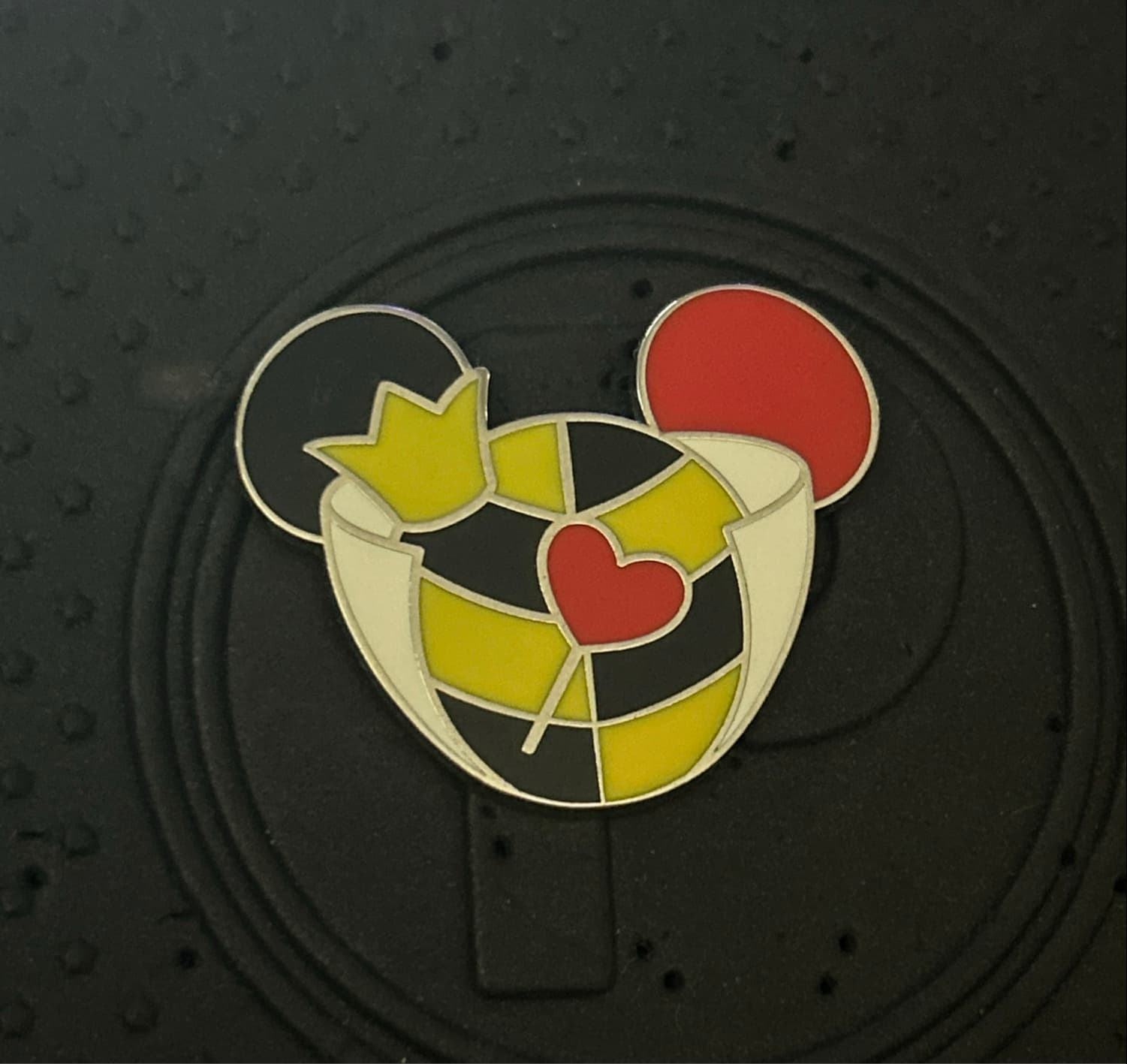 Queen of Hearts - Character Hats Mickey Head front