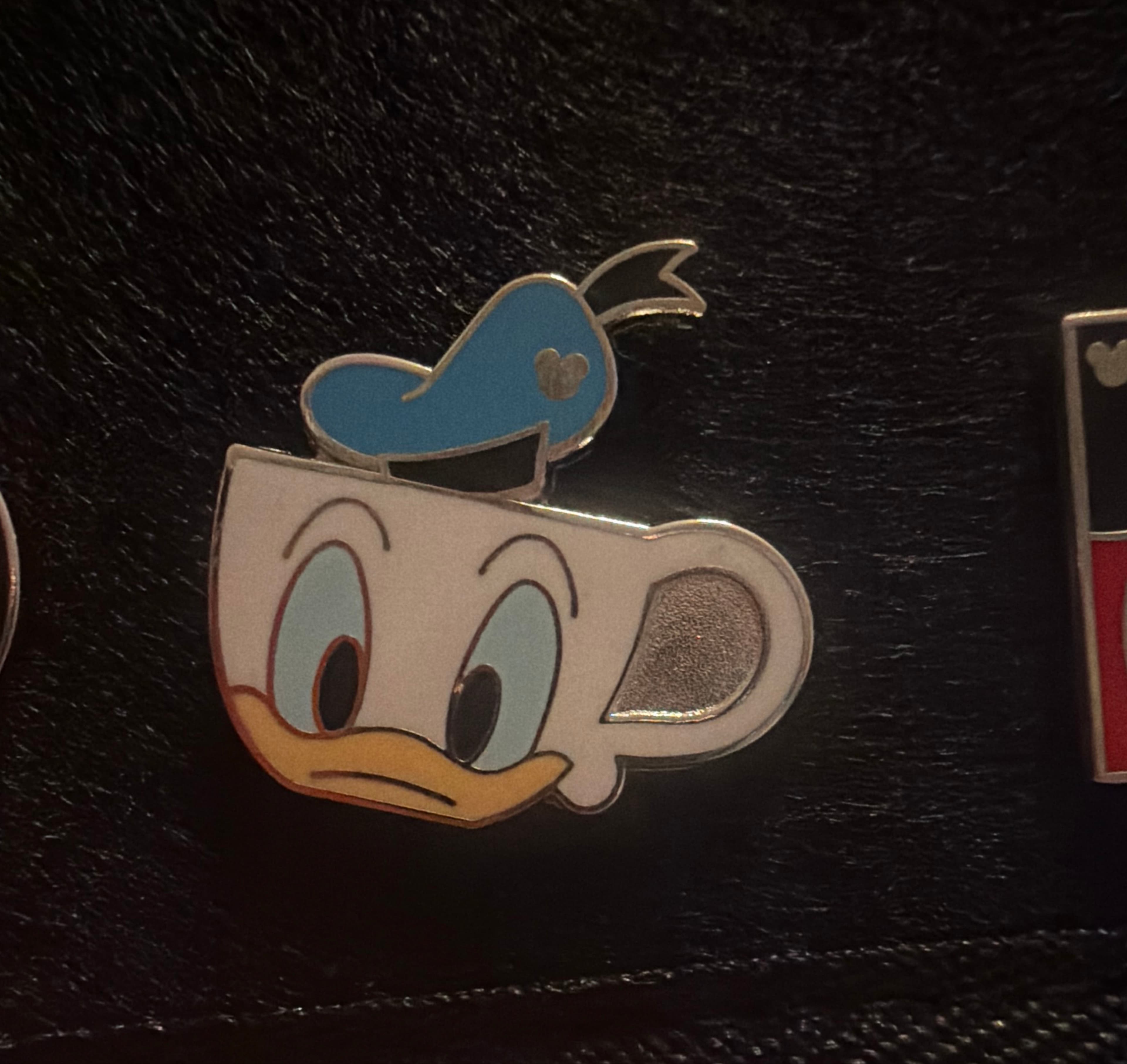 Donald Duck Tea Cup front