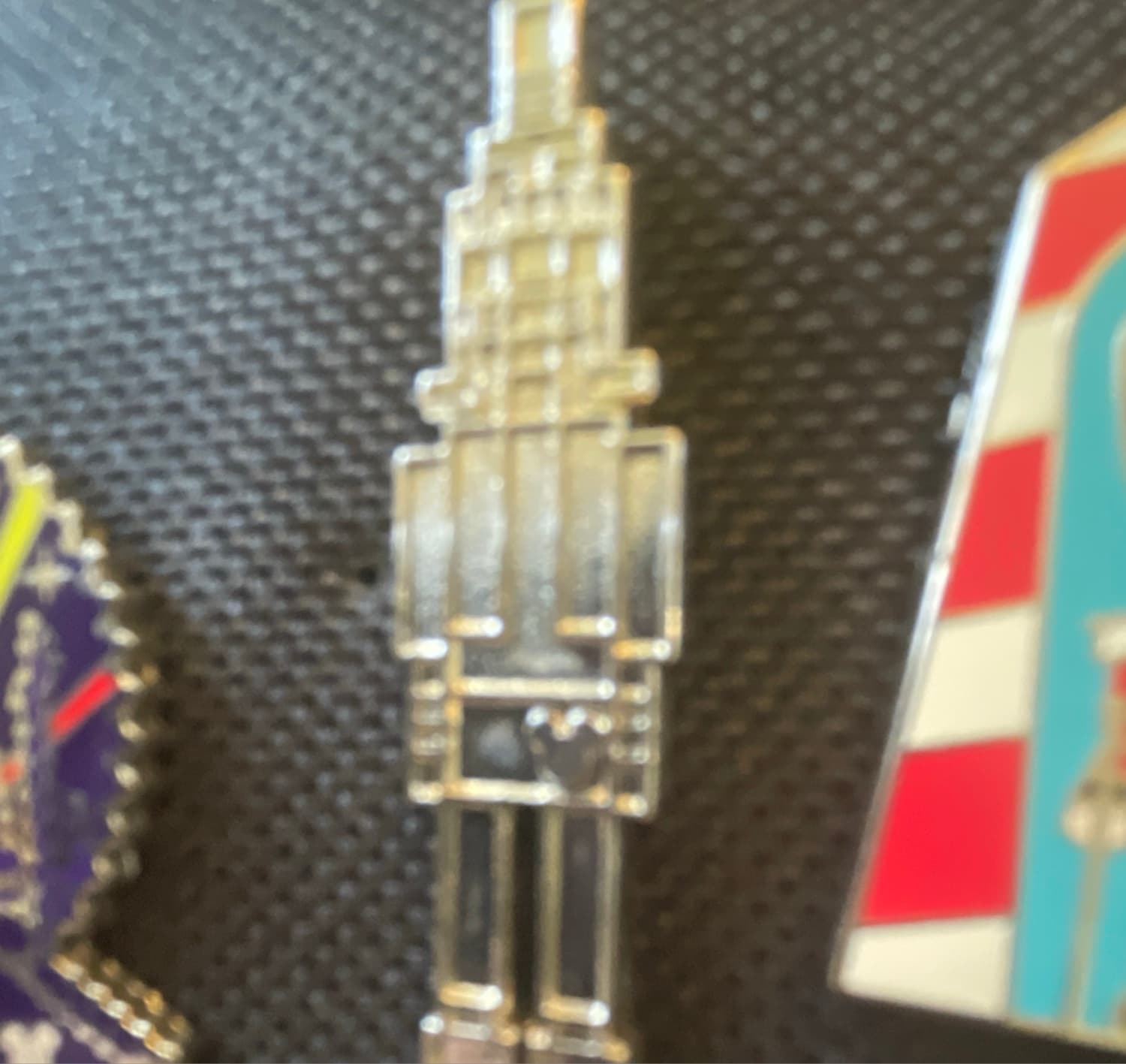 Hidden Mickey 2019 8 Bit Goofy Chaser Pin