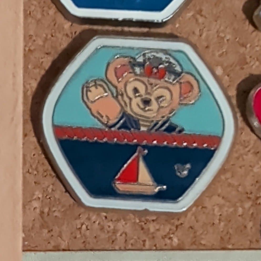 Duffy Waving - WDW Hidden Mickey Series 2008: Duffy Bear