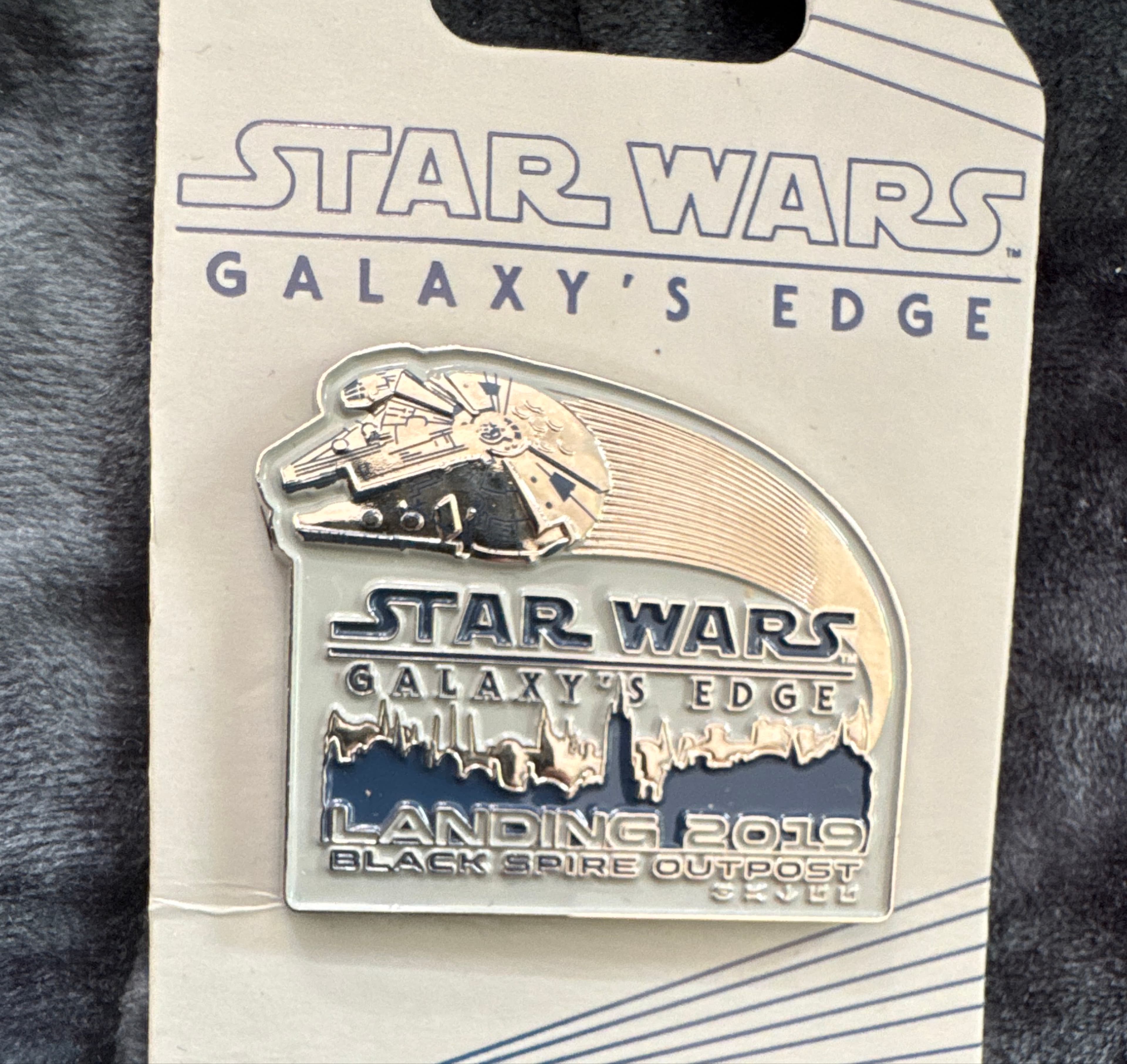 Star Wars Galaxy's Edge Landing 2019 Millennium Falcon Slider Pin front