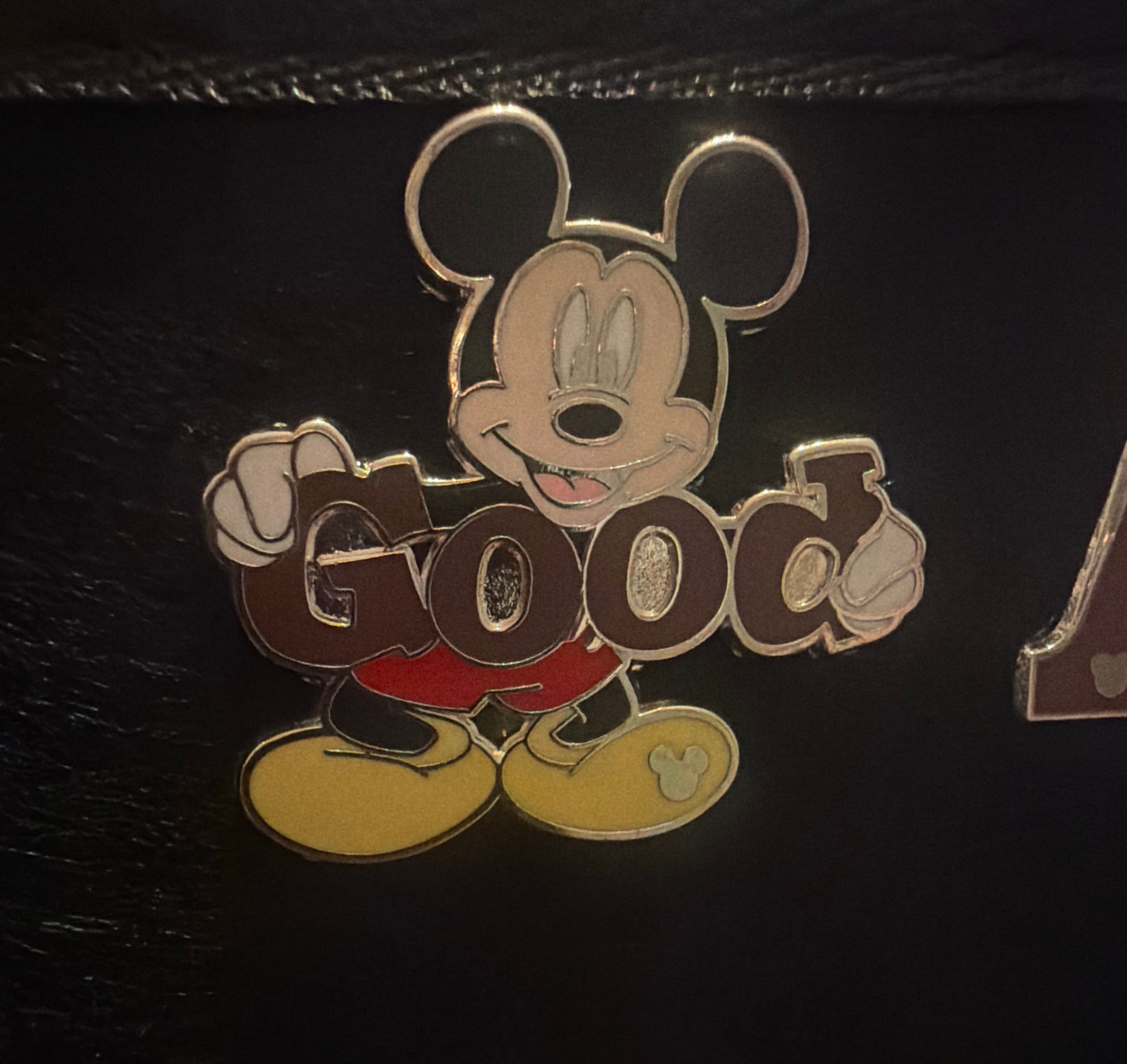 WDW Hidden Mickey Series 2010: Characters Holding Good Collection