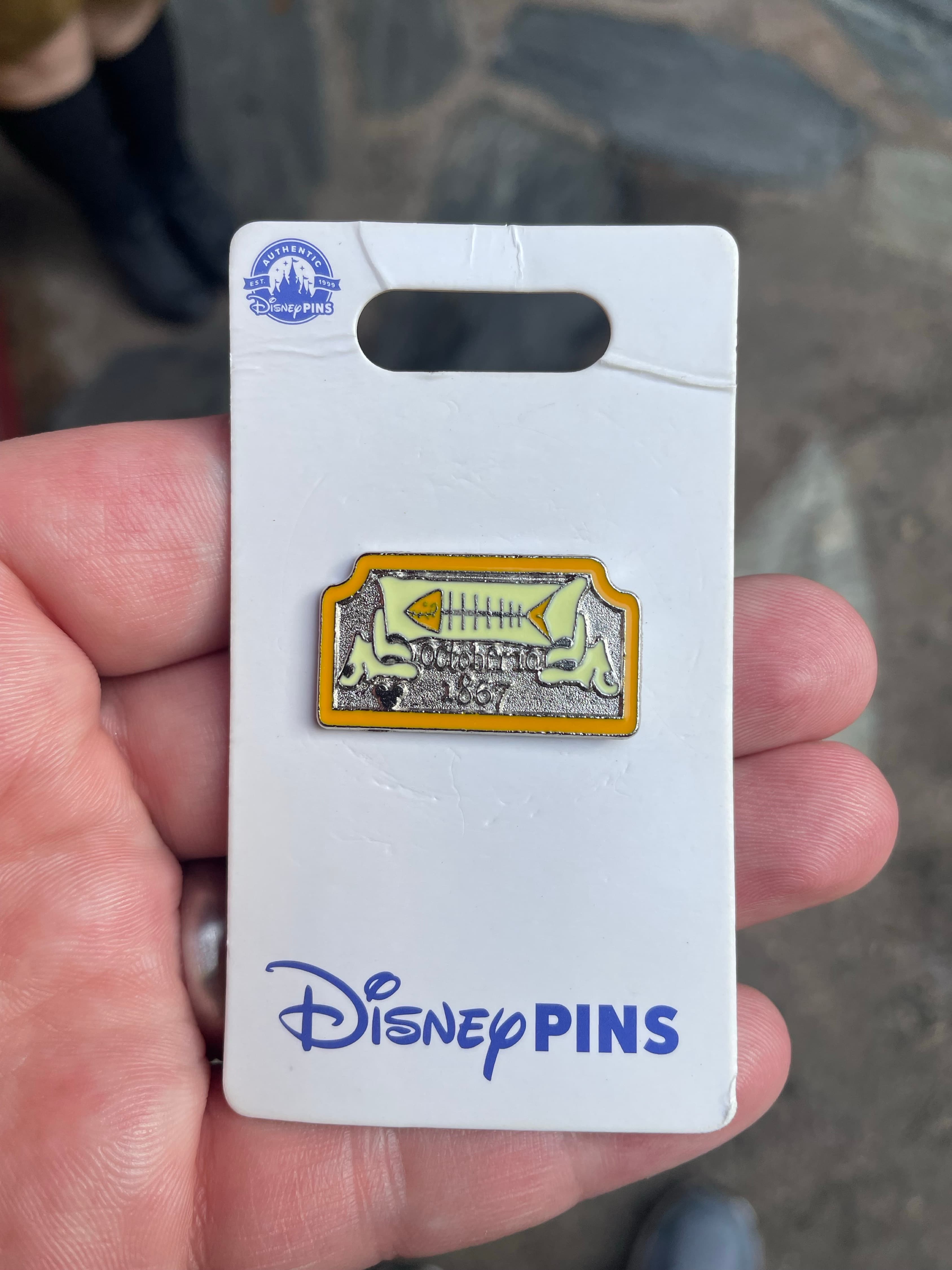 2009 Hidden Mickey - Haunted Mansion Tombstones