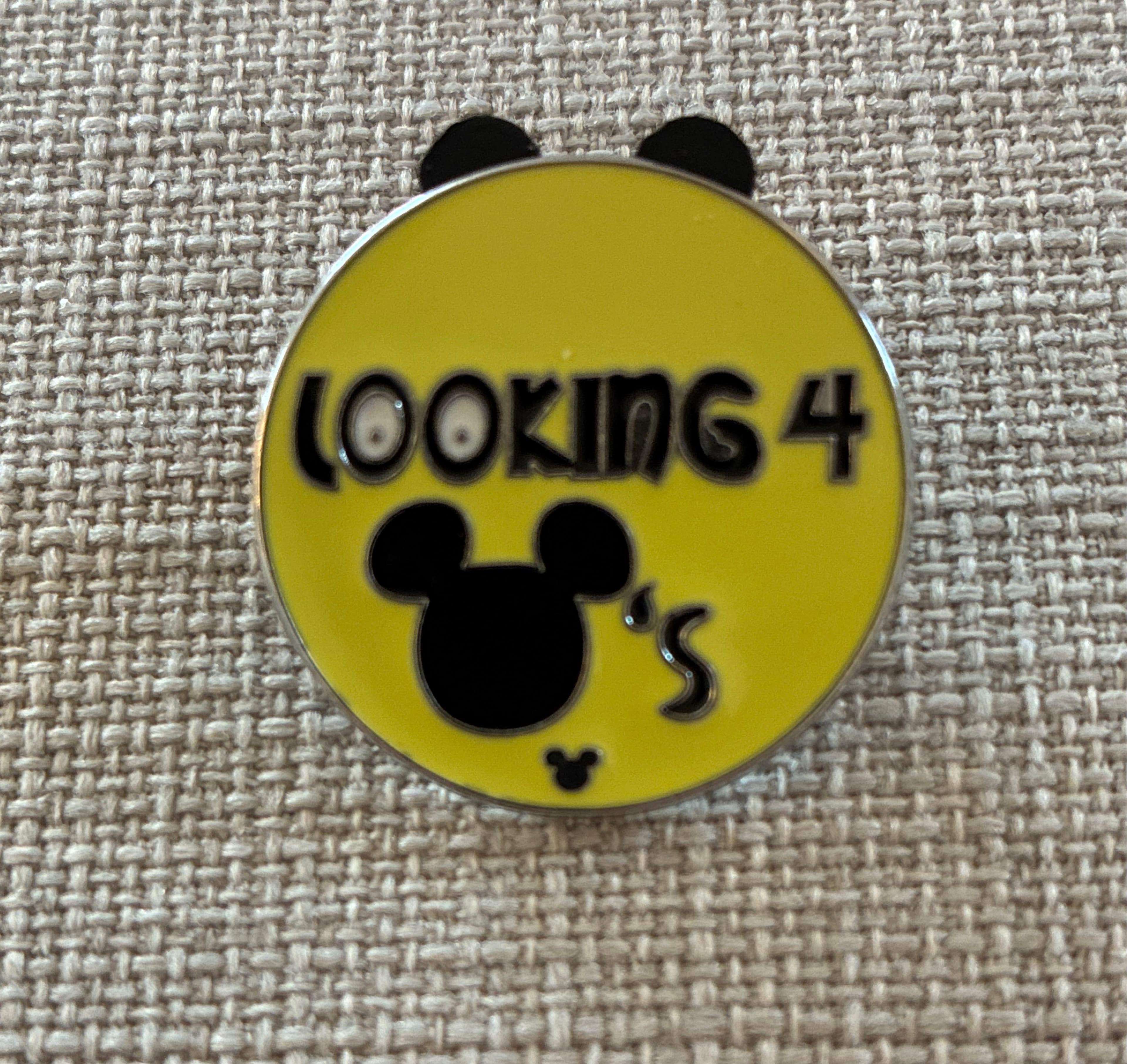 2010 Hidden Mickey Pin Trading Phrases