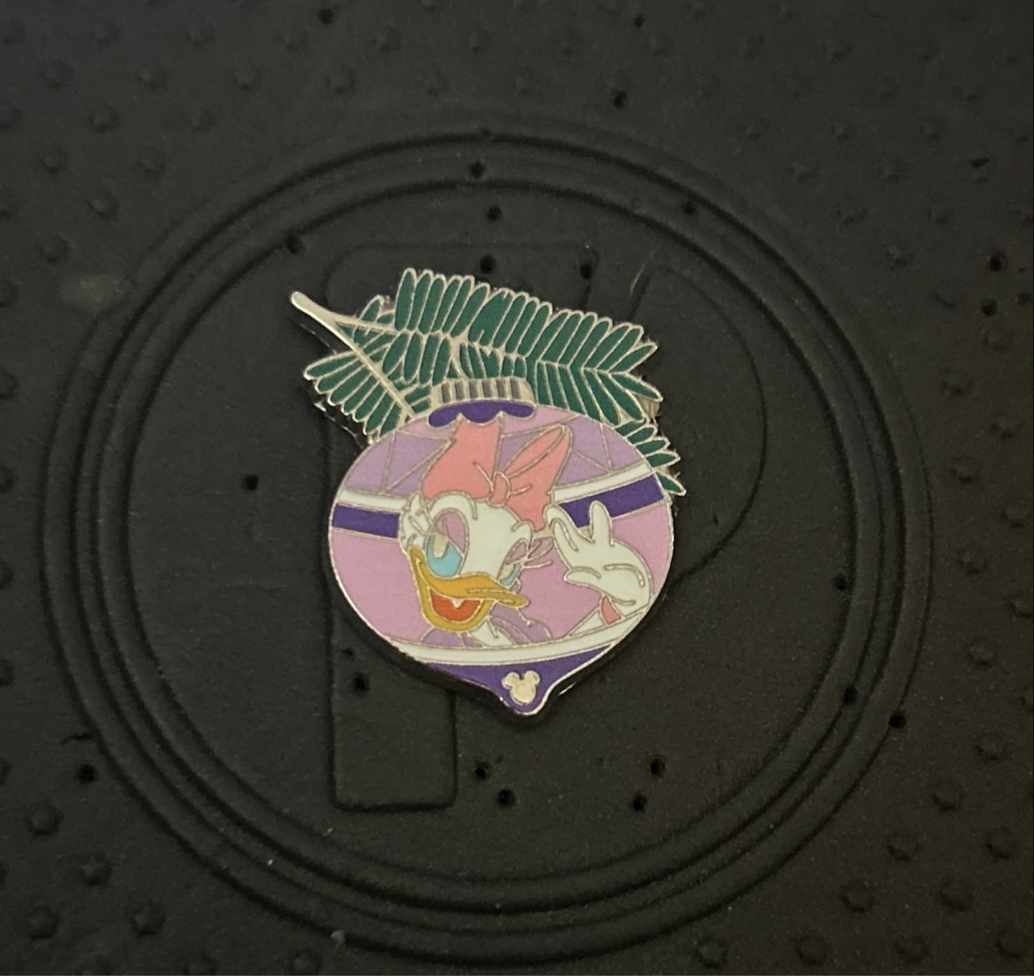 Daisy COMPLETER - DLR Hidden Mickey Series 2010: Christmas Ornament Collection