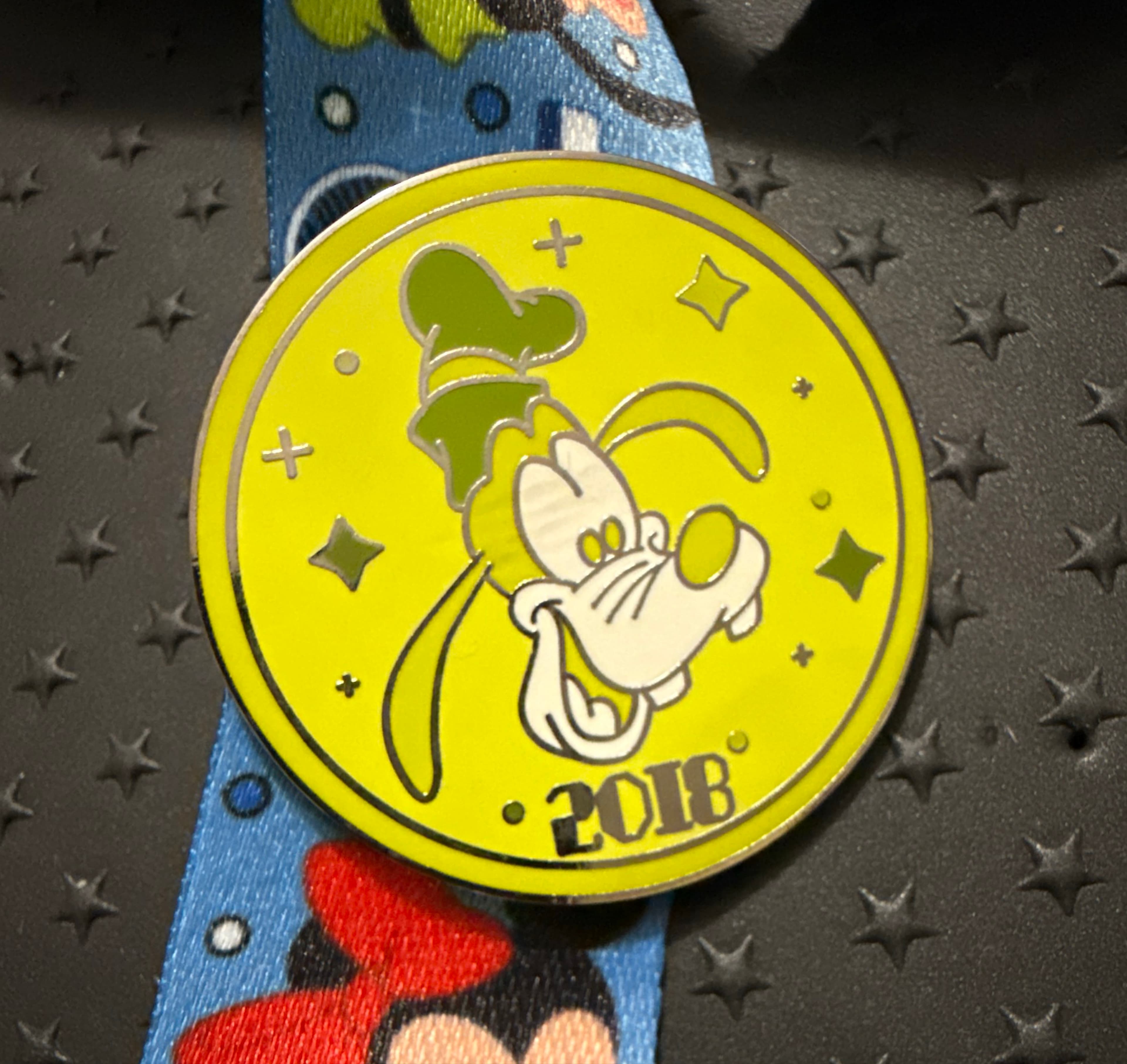 Goofy 2018 Dated Year Starter Pin front