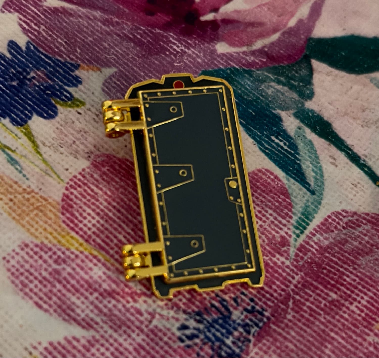 Haunted Mansion O'Pin House - Spell Book with Tarot Card Pins