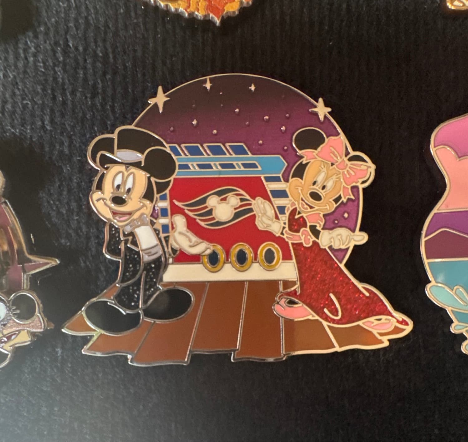 Mickey and Minnie Mouse Disney Cruise Line Waving