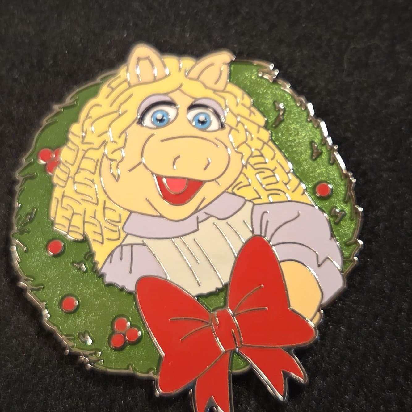 Miss Piggy (as Belinda) in Wreath - The Muppet Christmas Carol Advent Calendar
