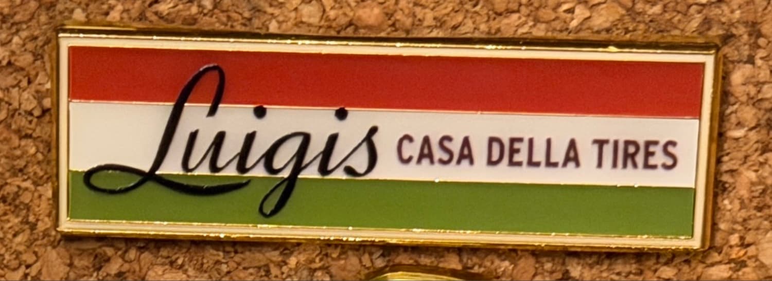 Luigi's Casa Della Tires Sign front