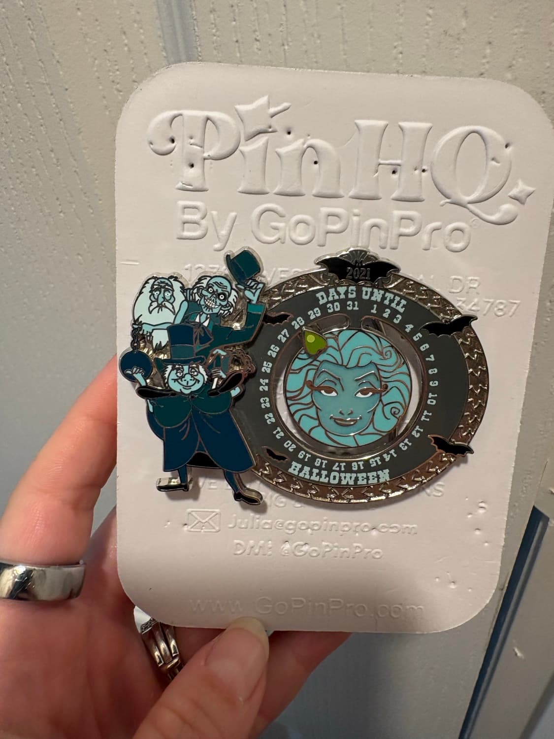 Disney Haunted Mansion Halloween Countdown Spinner Jumbo Pin with Easel