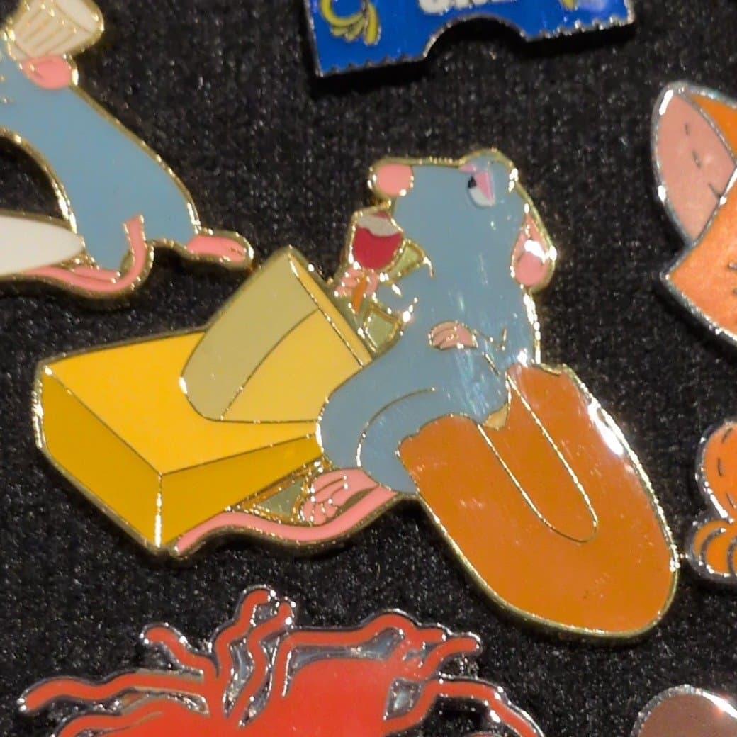 Loungefly - Pixar Ratatouille Blind Box Pin - Remy Wine Cheese