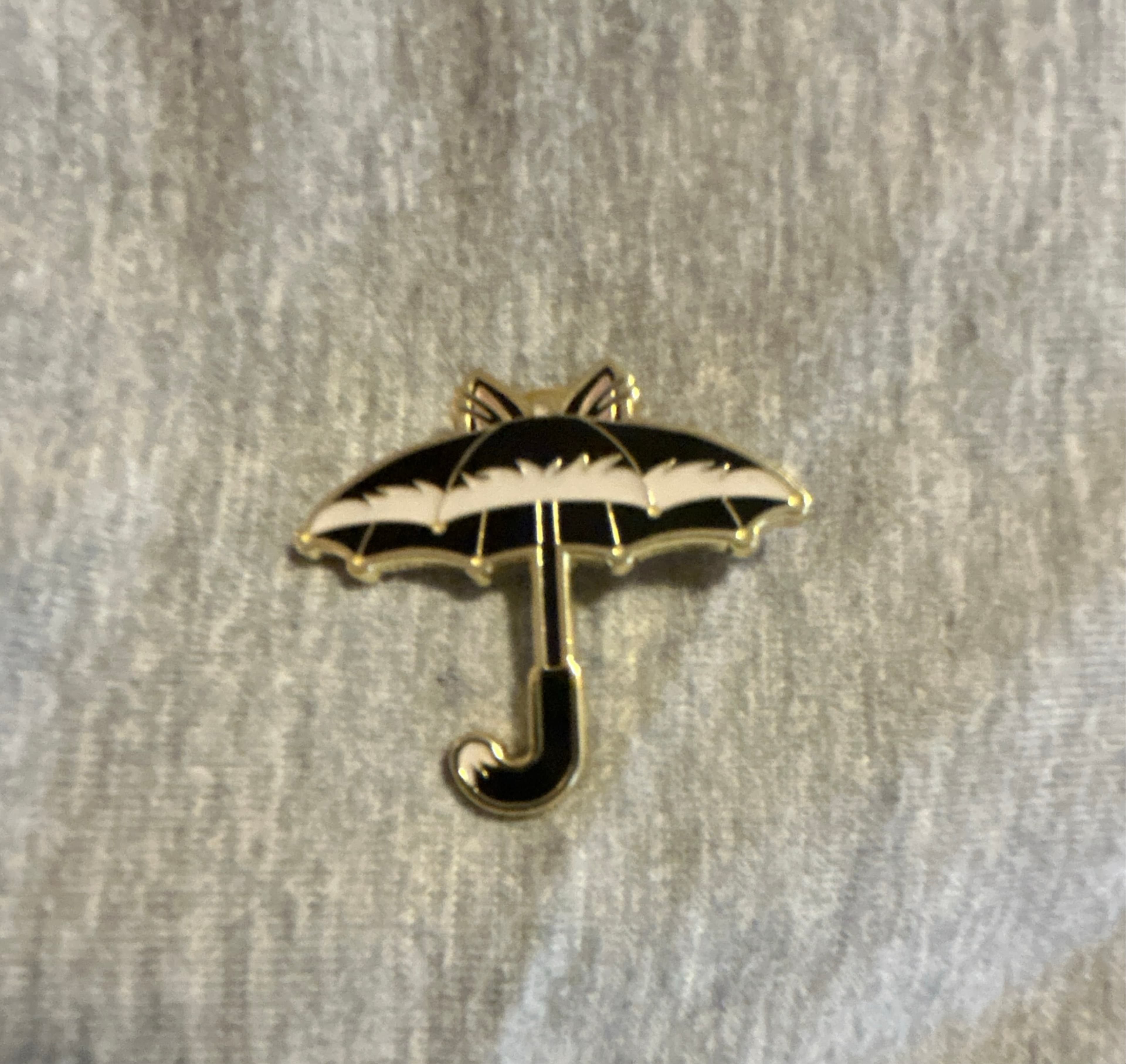 Figaro umbrella pin front