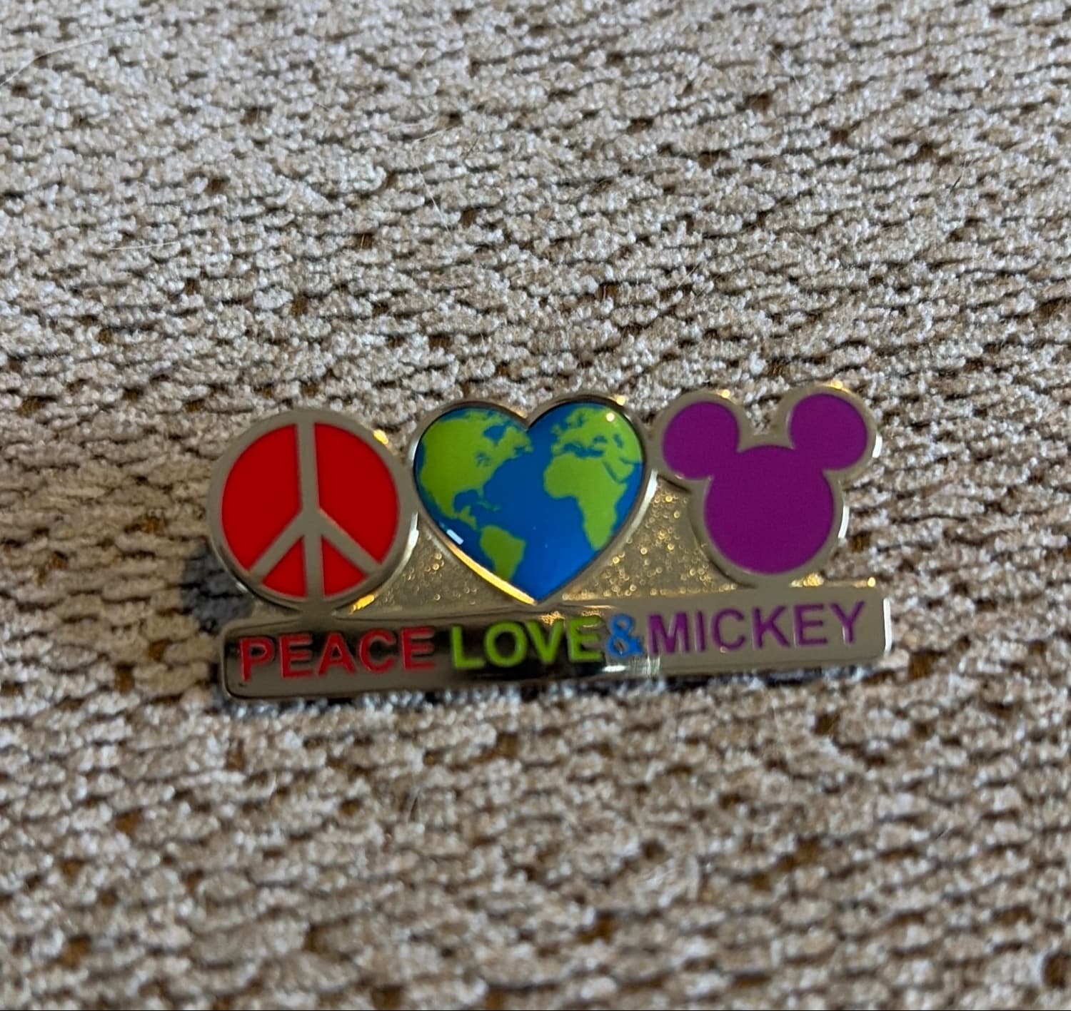 Mickey Mouse 'Peace, Love & Mickey' Pin front