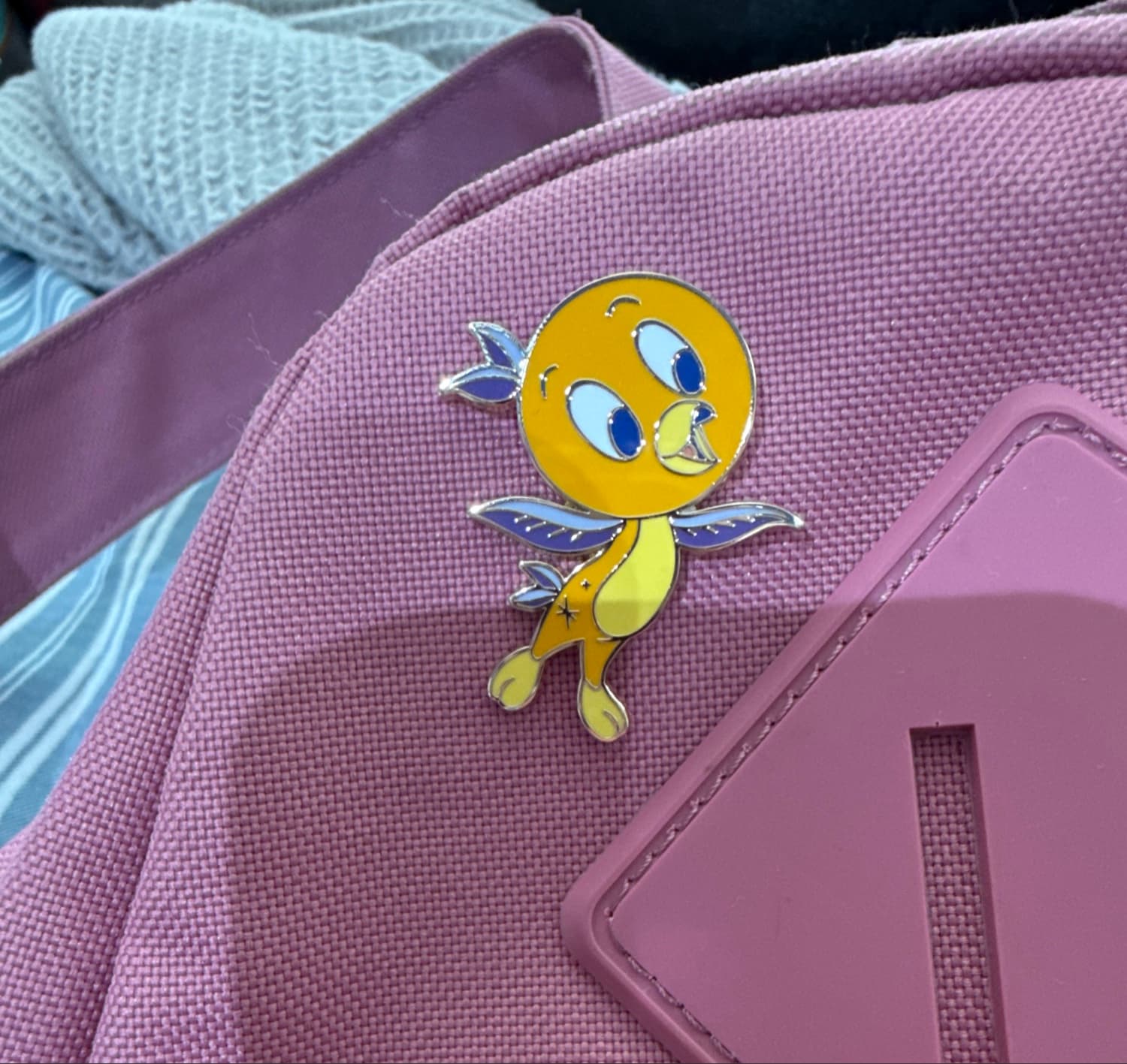 Orange Bird - Flying (2011 Hidden Mickey Series) front