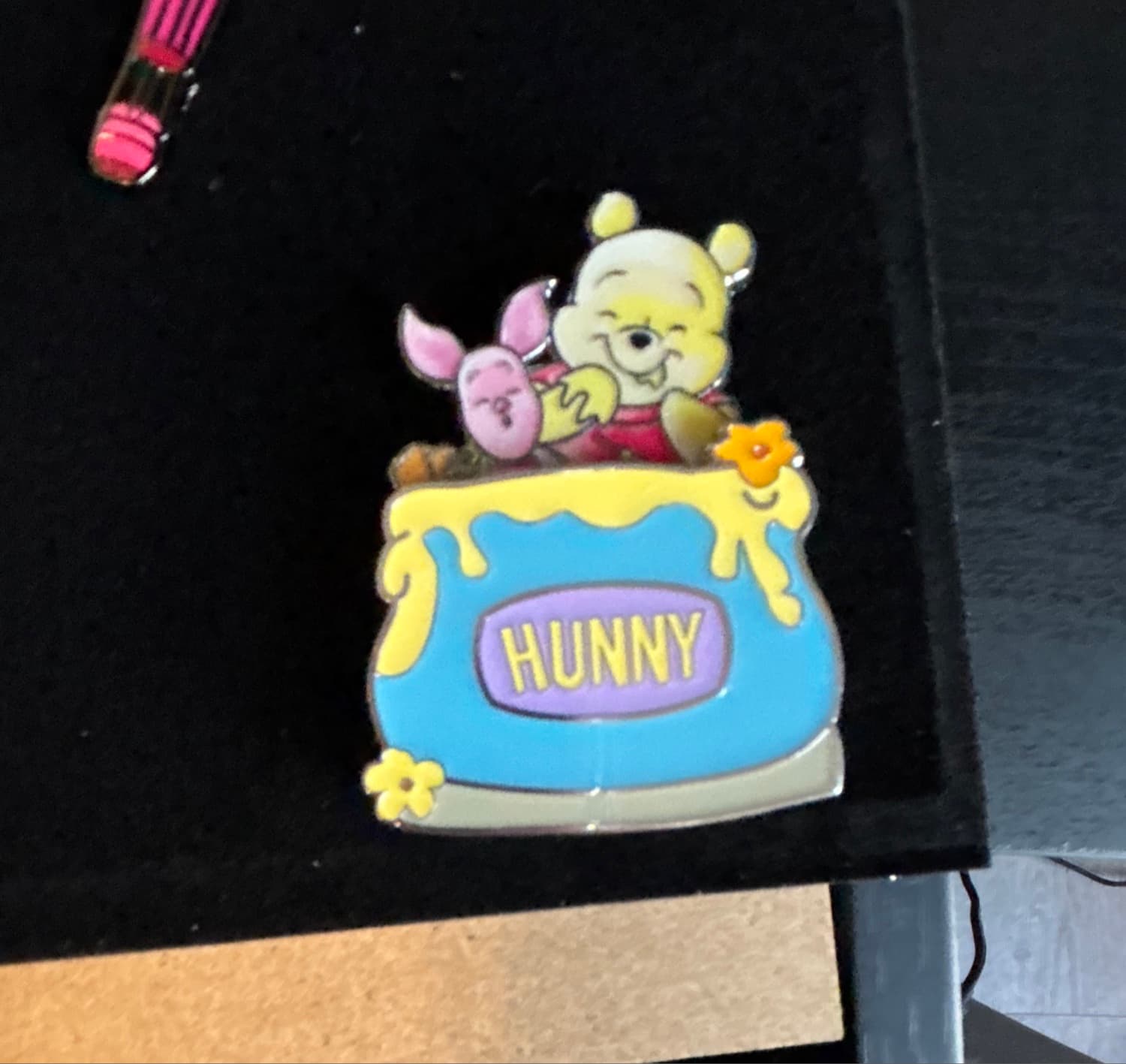 Winnie the Pooh - Cute Pooh & Piglet in honey pot front
