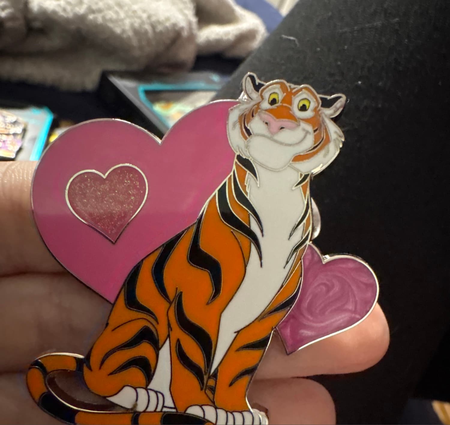 Rajah in Heart Valentine Series Glitter Pin