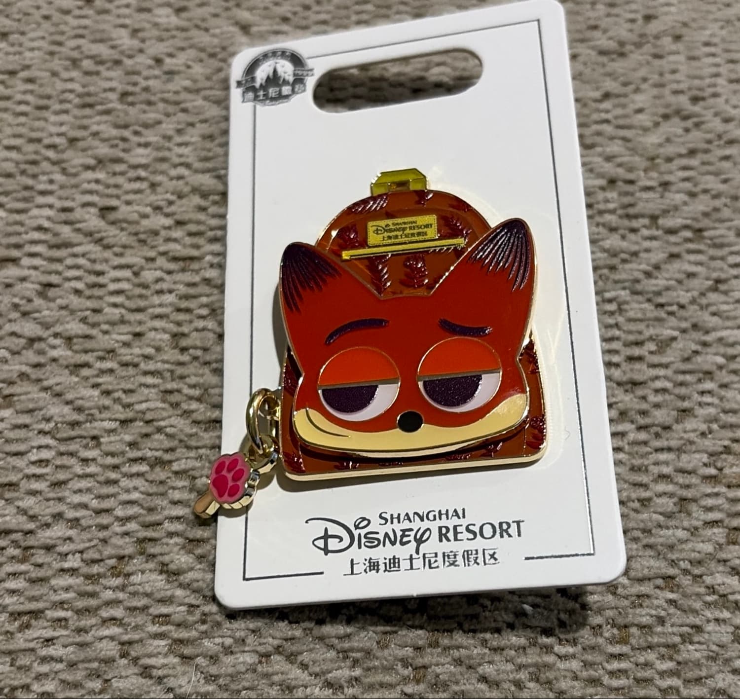 Zootopia Nick Wilde Backpack Shaped Pin with Pawpsicle Dangle