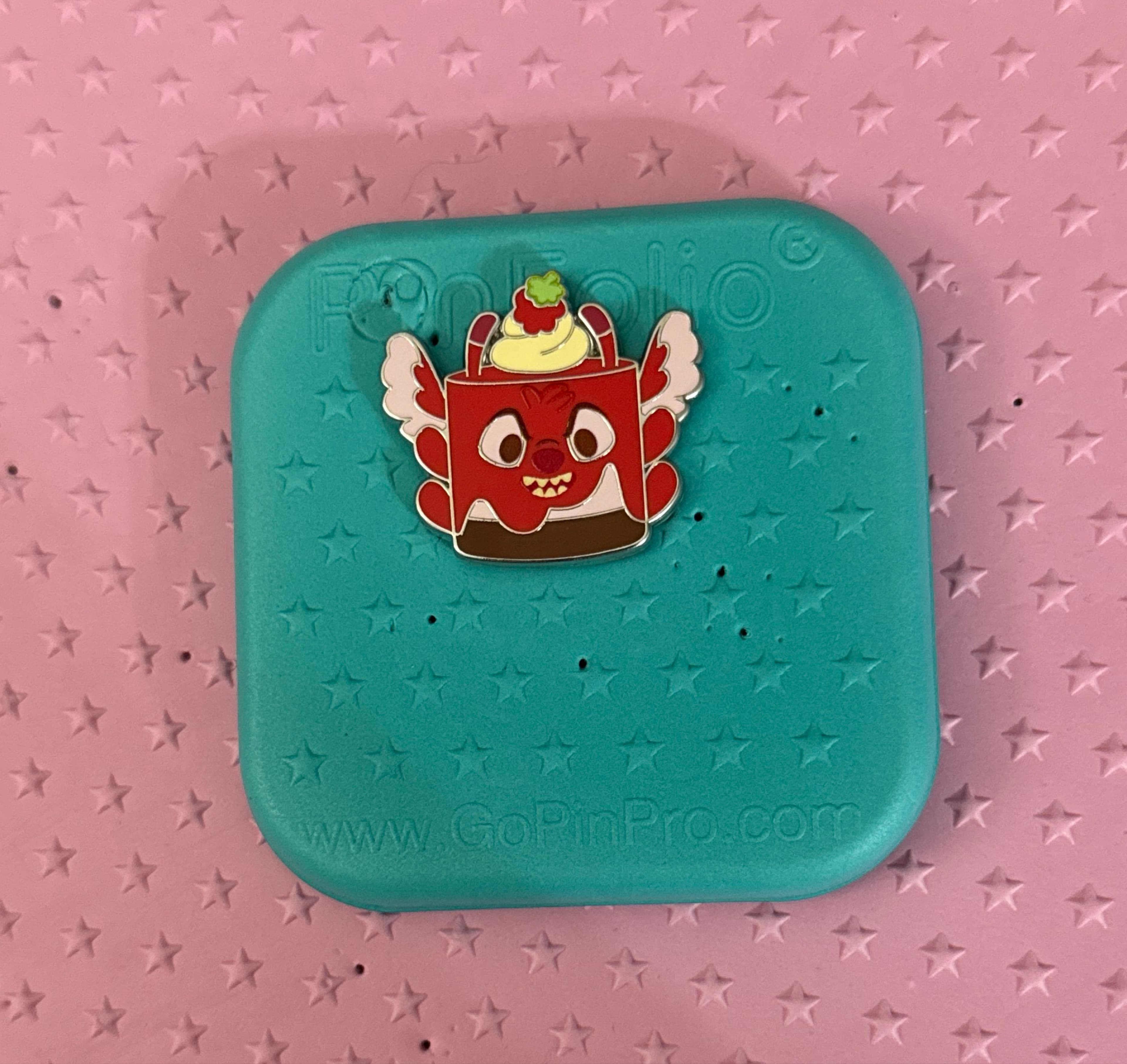 Leroy Chocolate Raspberry Mousse Cake - Disney Munchlings Mystery Collection (Series 3) front