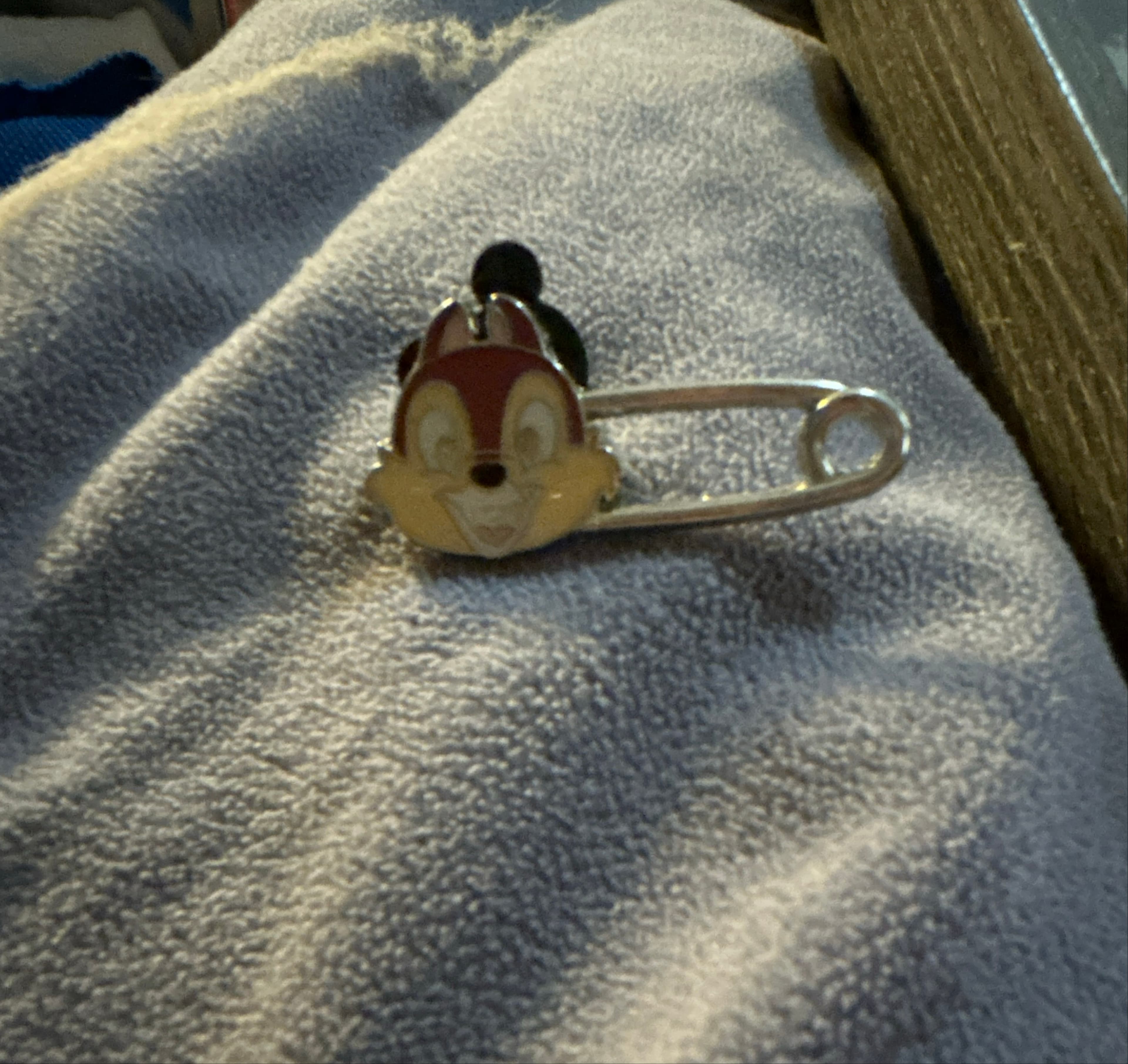 Dale Cute Character Head Mini Pin