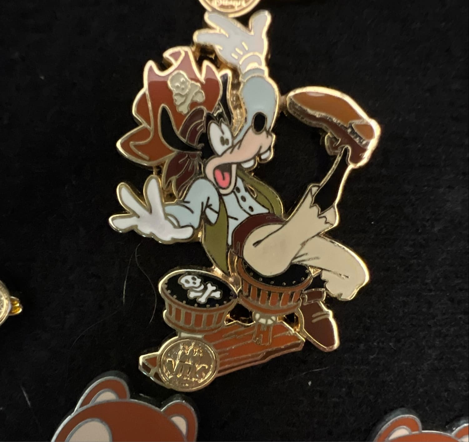 Pirate Goofy Falling front