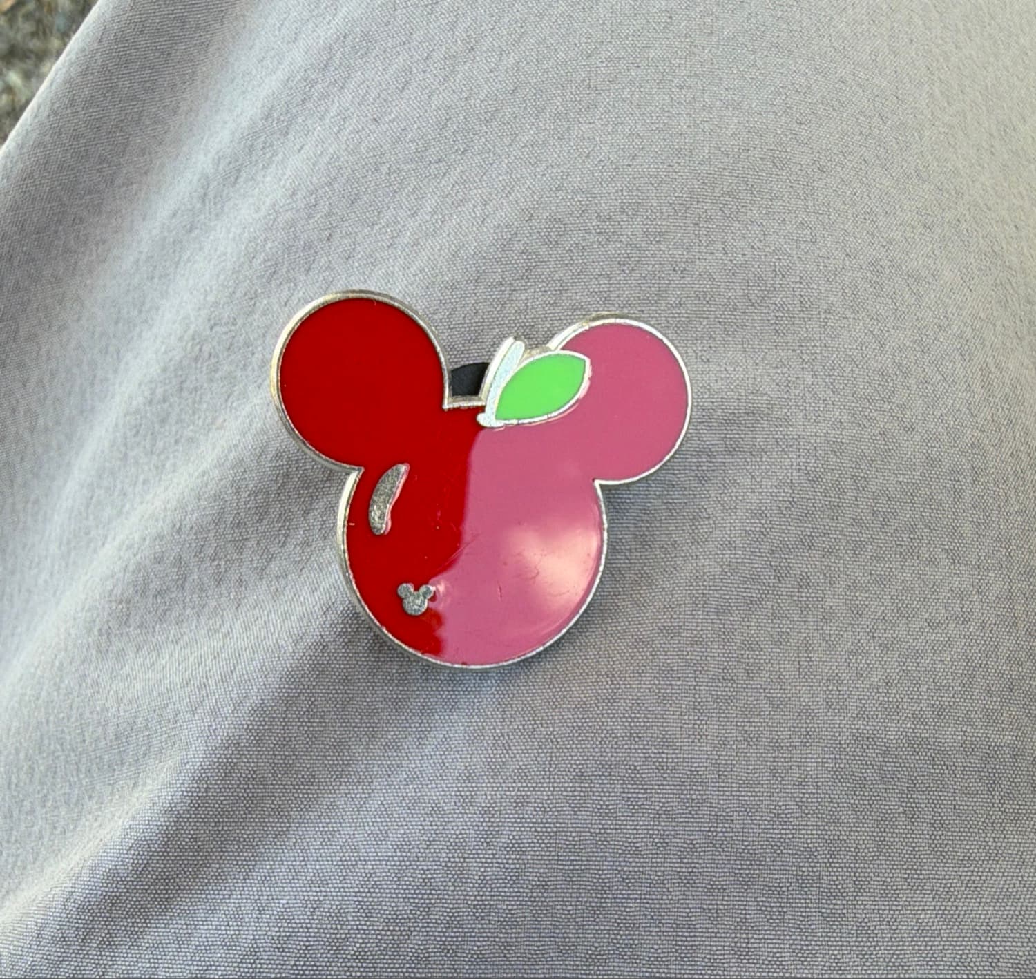 Hidden Mickey 2017 Wave A: Fruit Pin - Apple