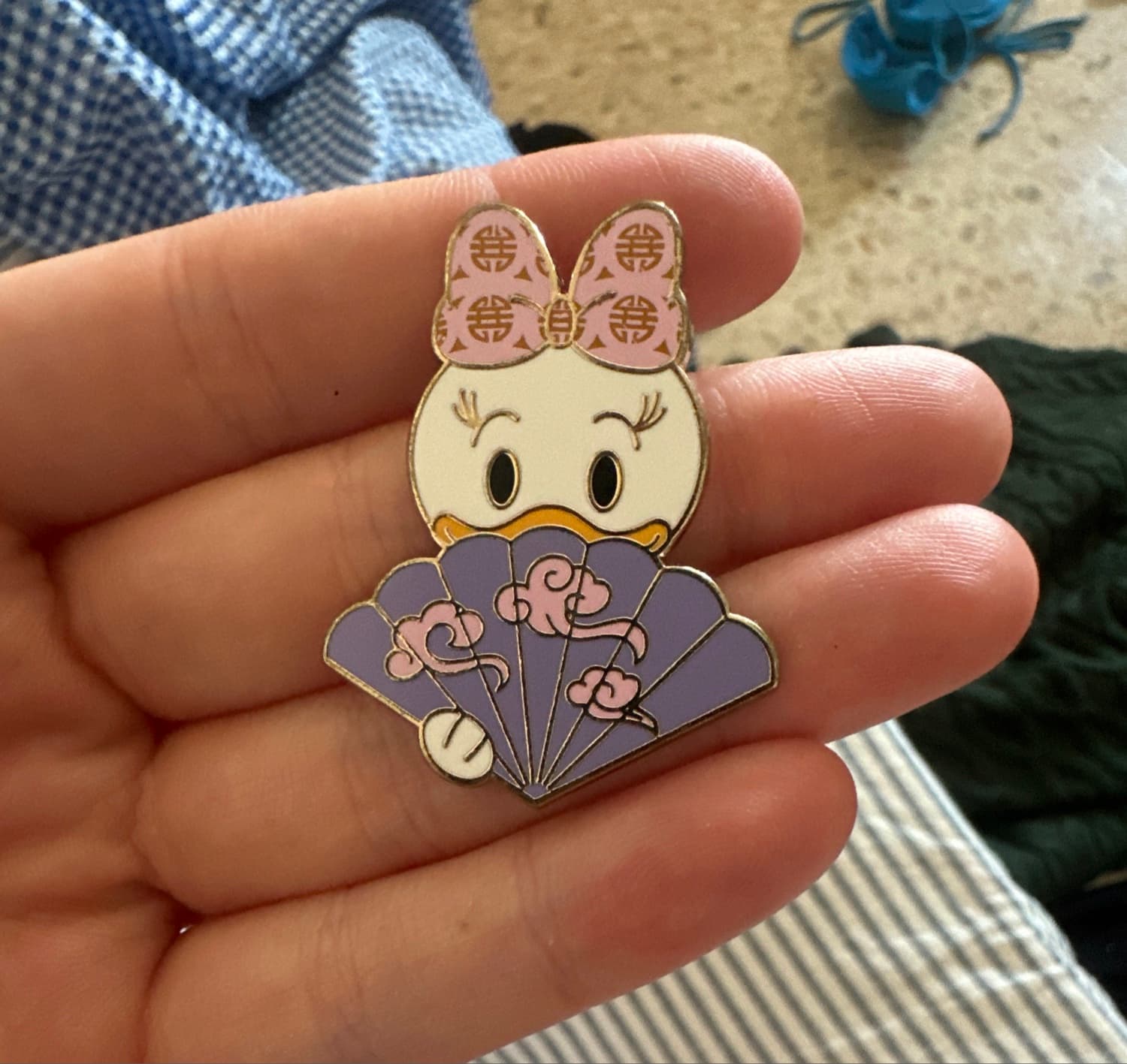 Daisy Duck - Character Folding Fans Mystery Collection front