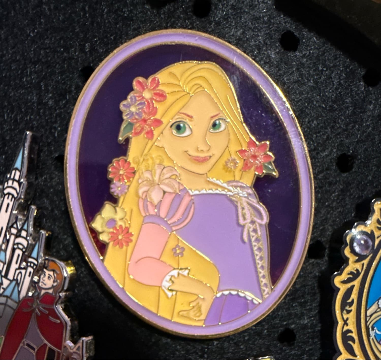 Rapunzel (Tangled) Princess Gold Frame Portrait Pin front